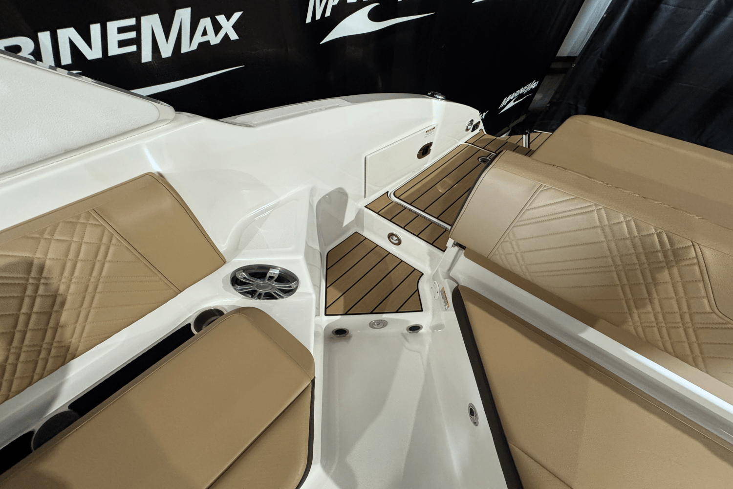 2025 Sea Ray SDX 270 Image Thumbnail #8