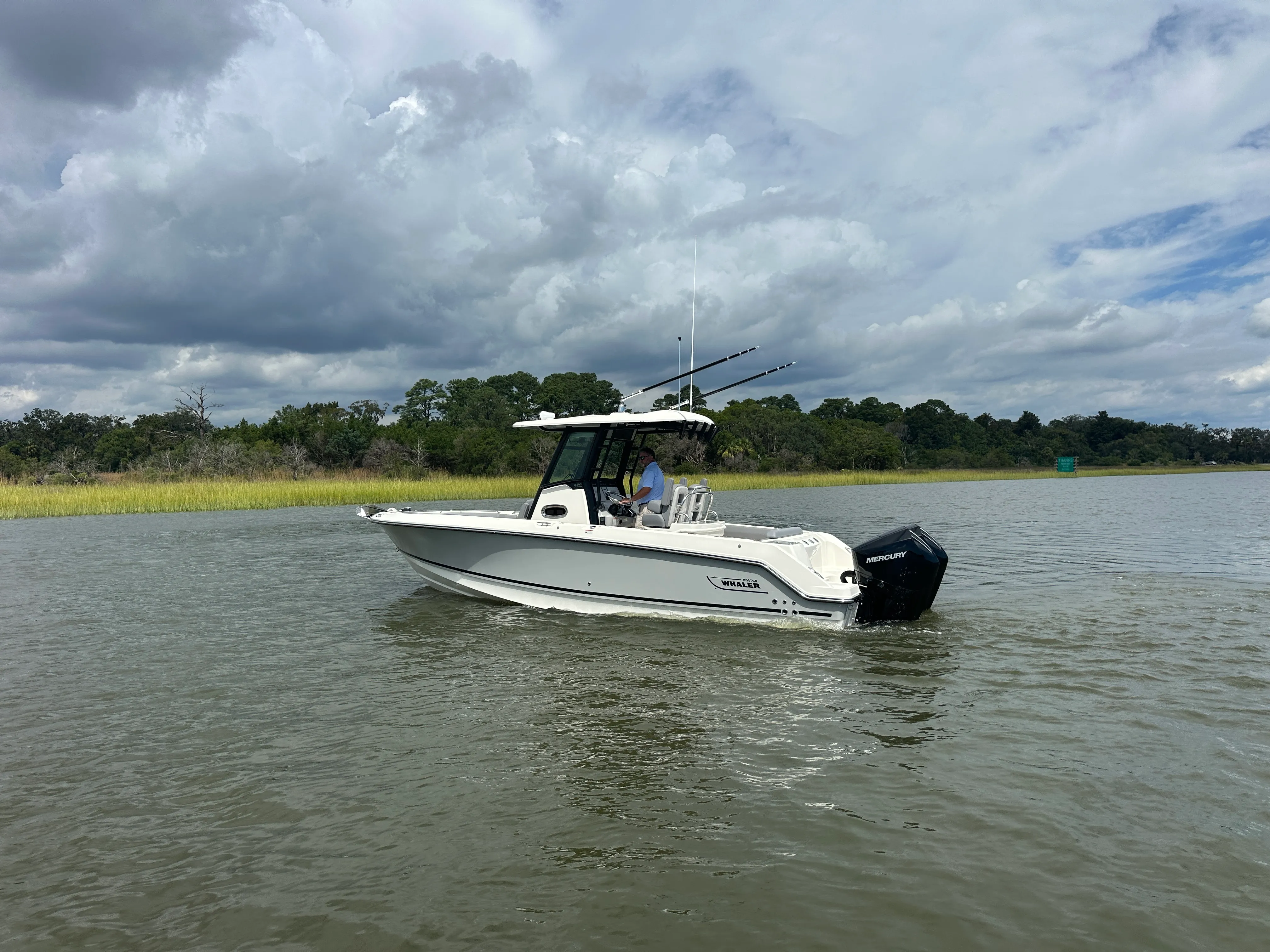 2025 Boston Whaler 250 Outrage Image Thumbnail #6