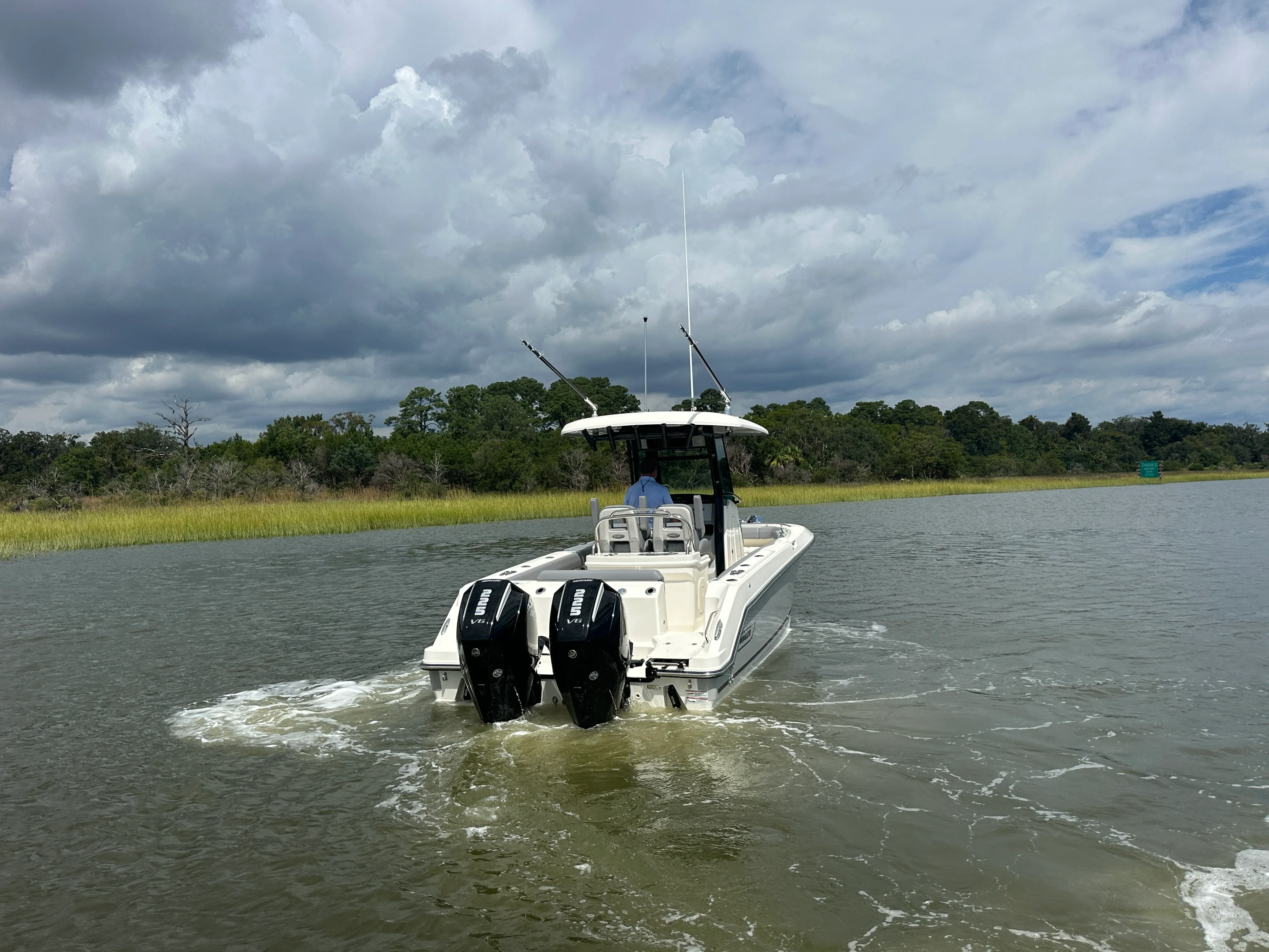2025 Boston Whaler 250 Outrage Image Thumbnail #10