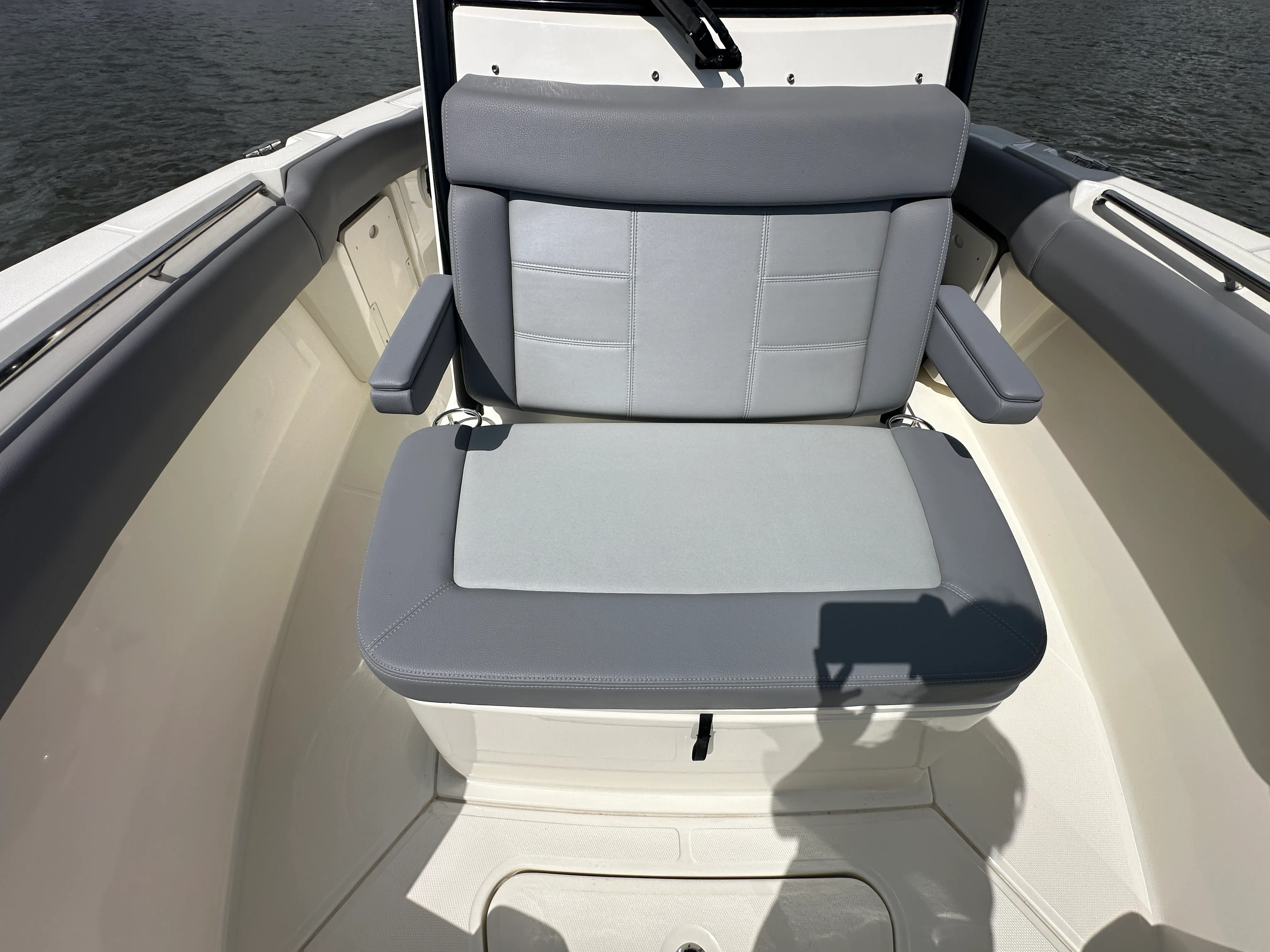2025 Boston Whaler 250 Outrage Image Thumbnail #13