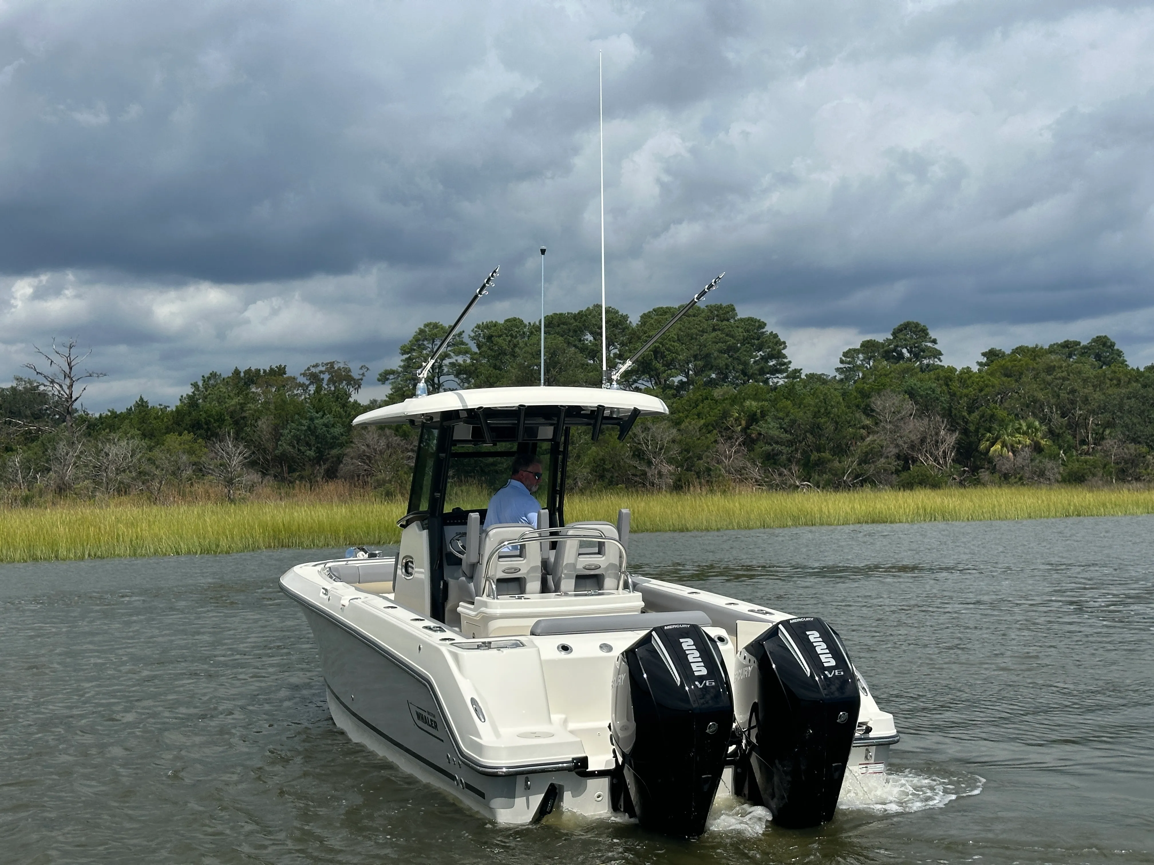 2025 Boston Whaler 250 Outrage Image Thumbnail #8