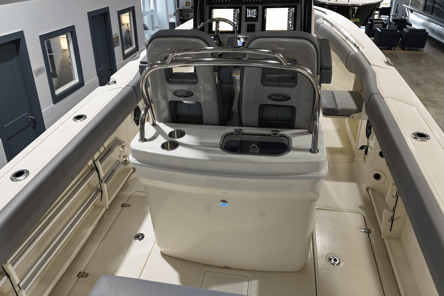 2025 Boston Whaler 250 Outrage Image Thumbnail #10