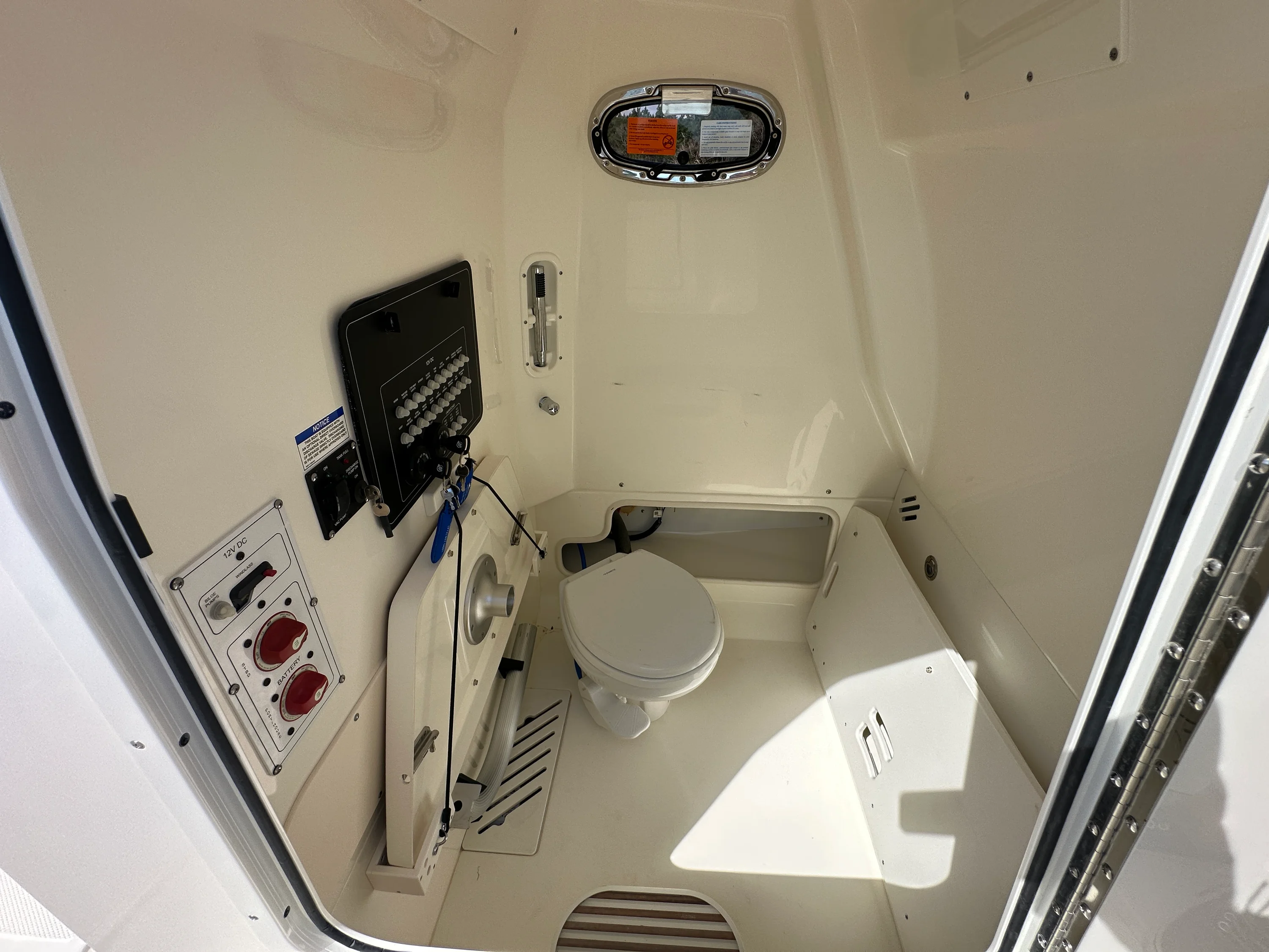 2025 Boston Whaler 250 Outrage Image Thumbnail #23