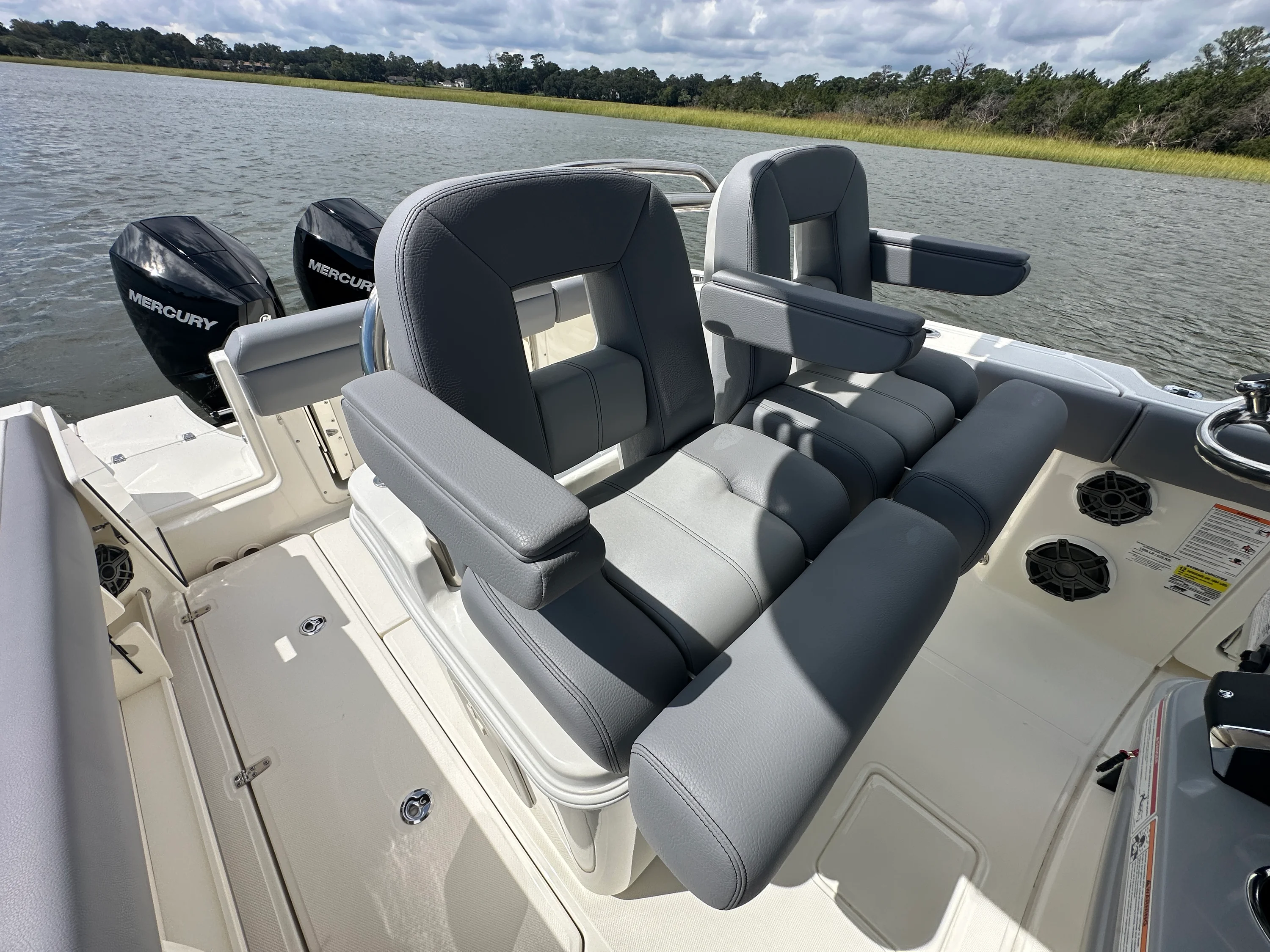2025 Boston Whaler 250 Outrage Image Thumbnail #18