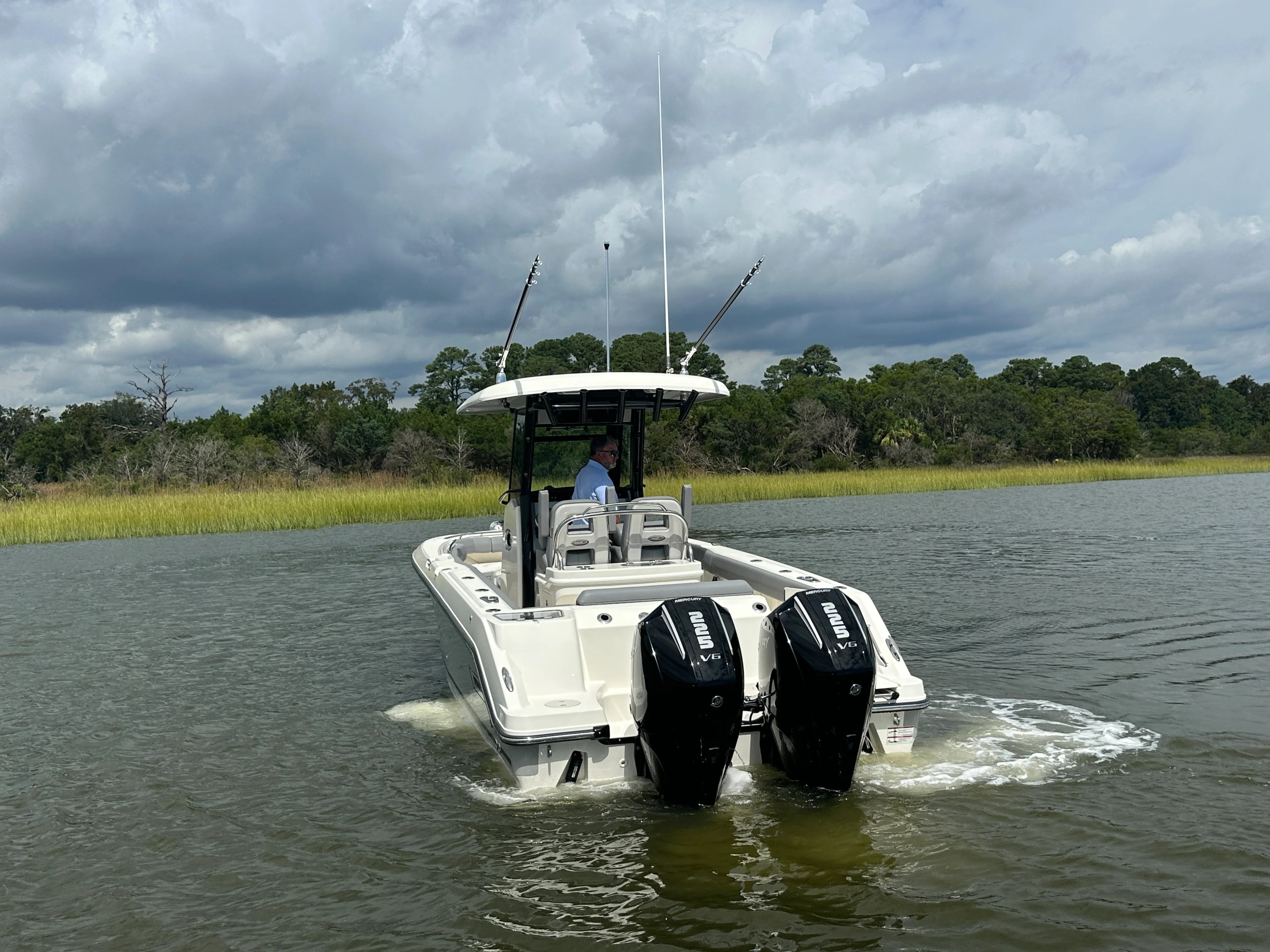 2025 Boston Whaler 250 Outrage Image Thumbnail #9