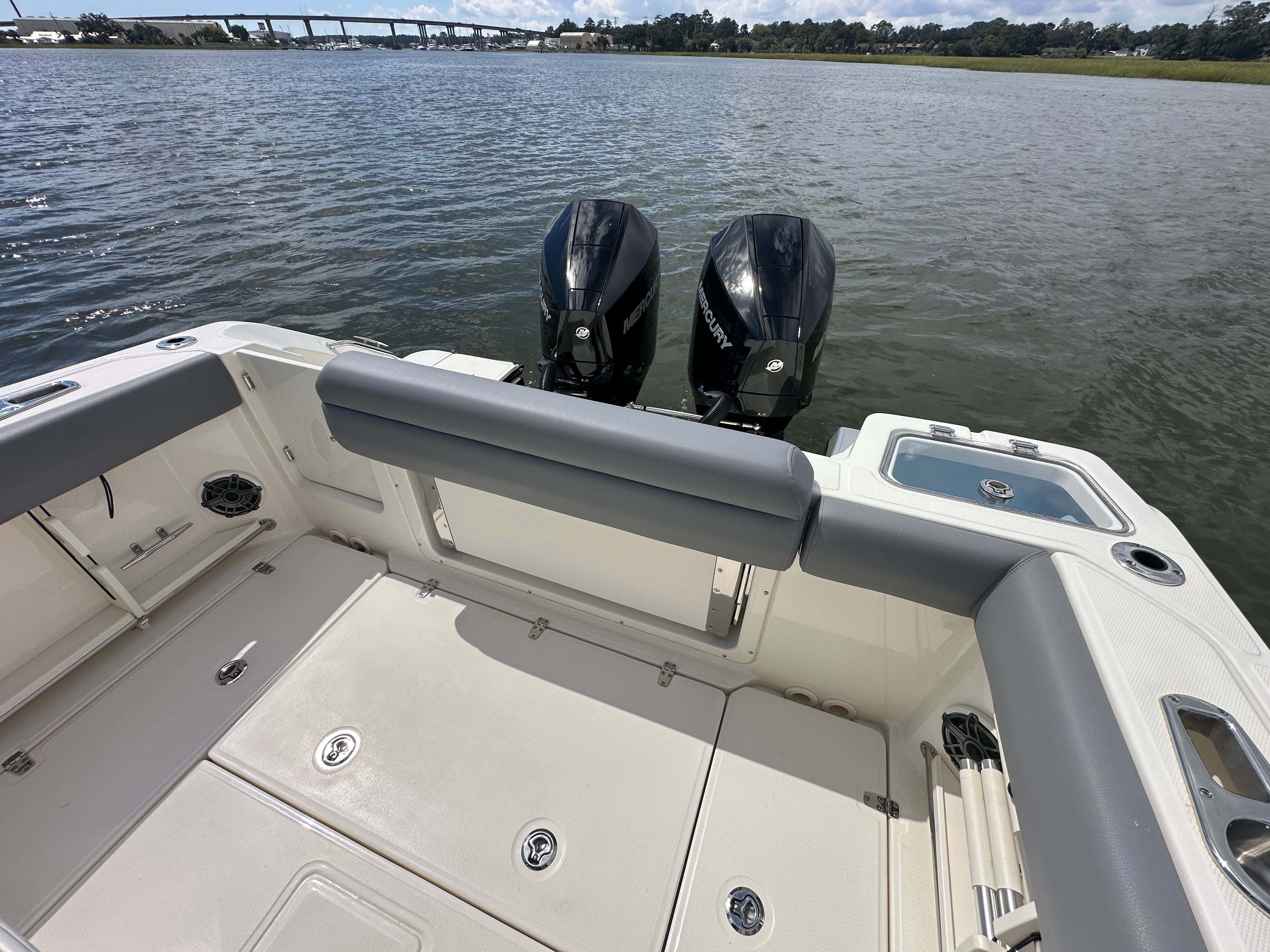 2025 Boston Whaler 250 Outrage Image Thumbnail #20