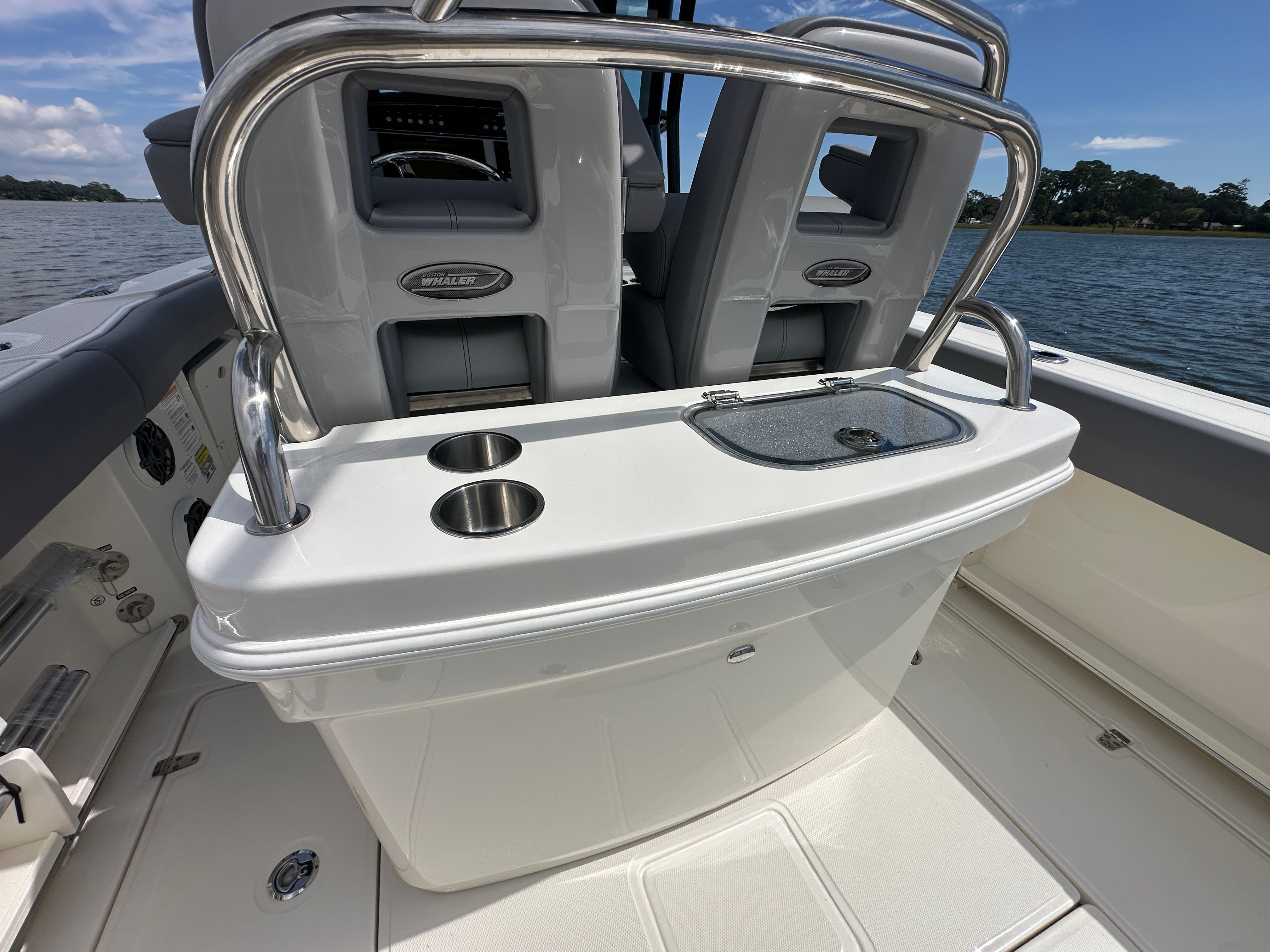 2025 Boston Whaler 250 Outrage Image Thumbnail #21