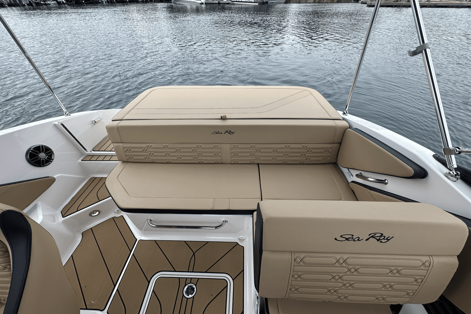 2025 Sea Ray SPX 190 Image Thumbnail #13