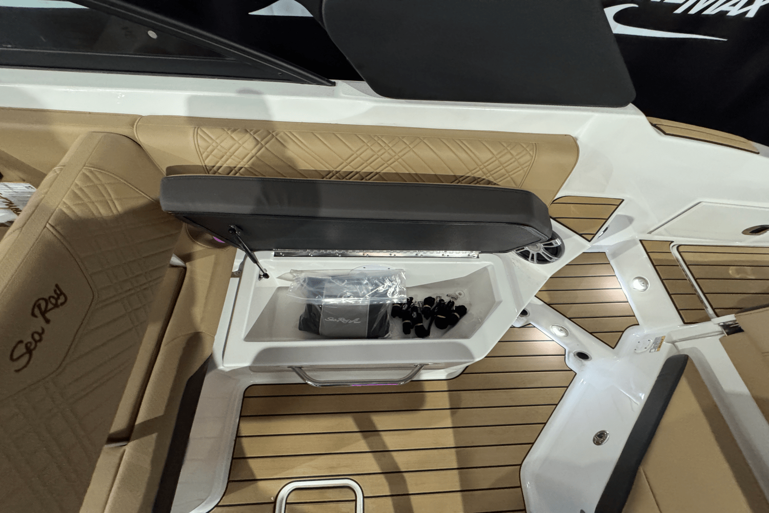 2025 Sea Ray SDX 270 Image Thumbnail #16