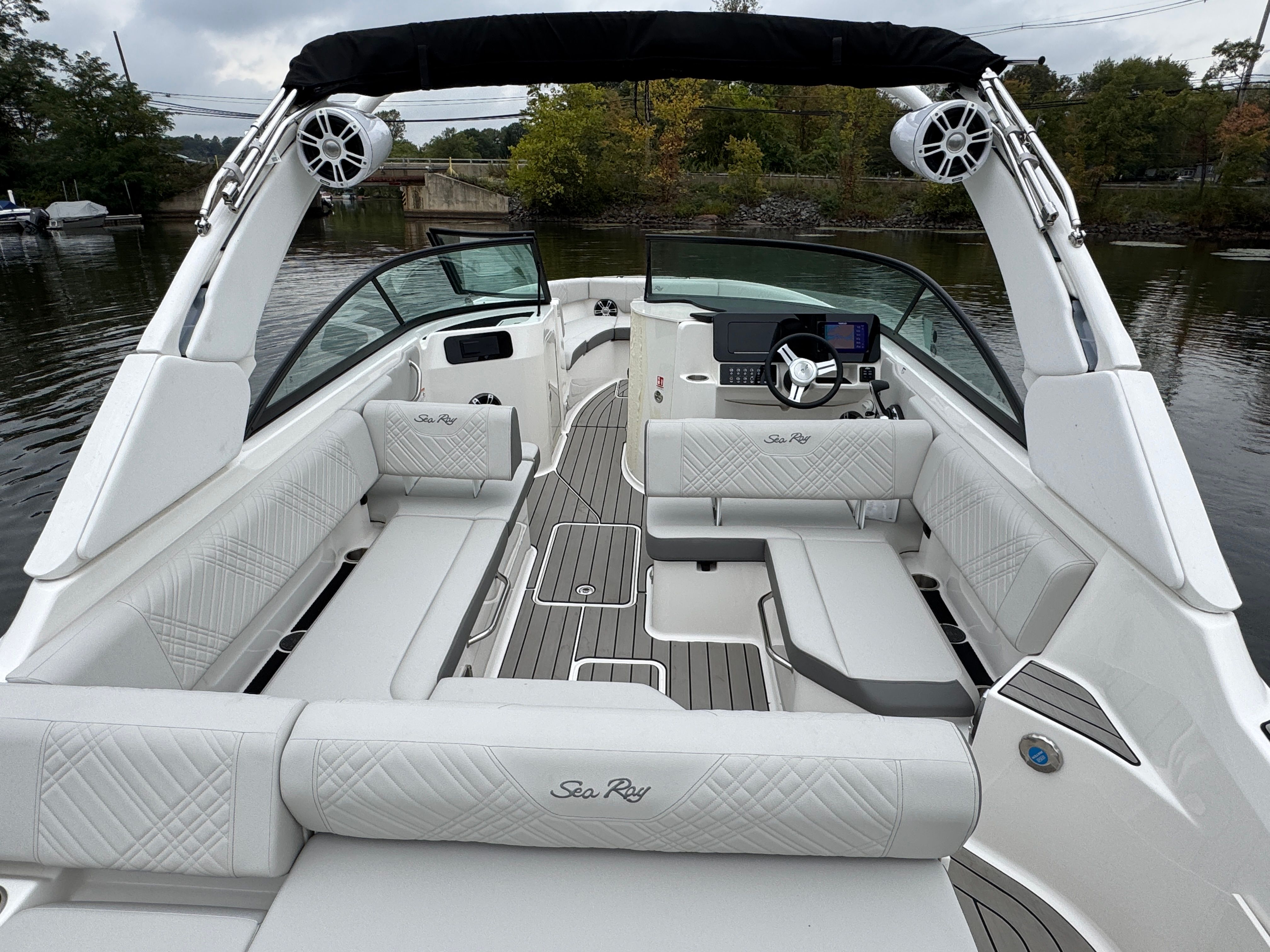 2025 Sea Ray 250 SDX Image Thumbnail #9