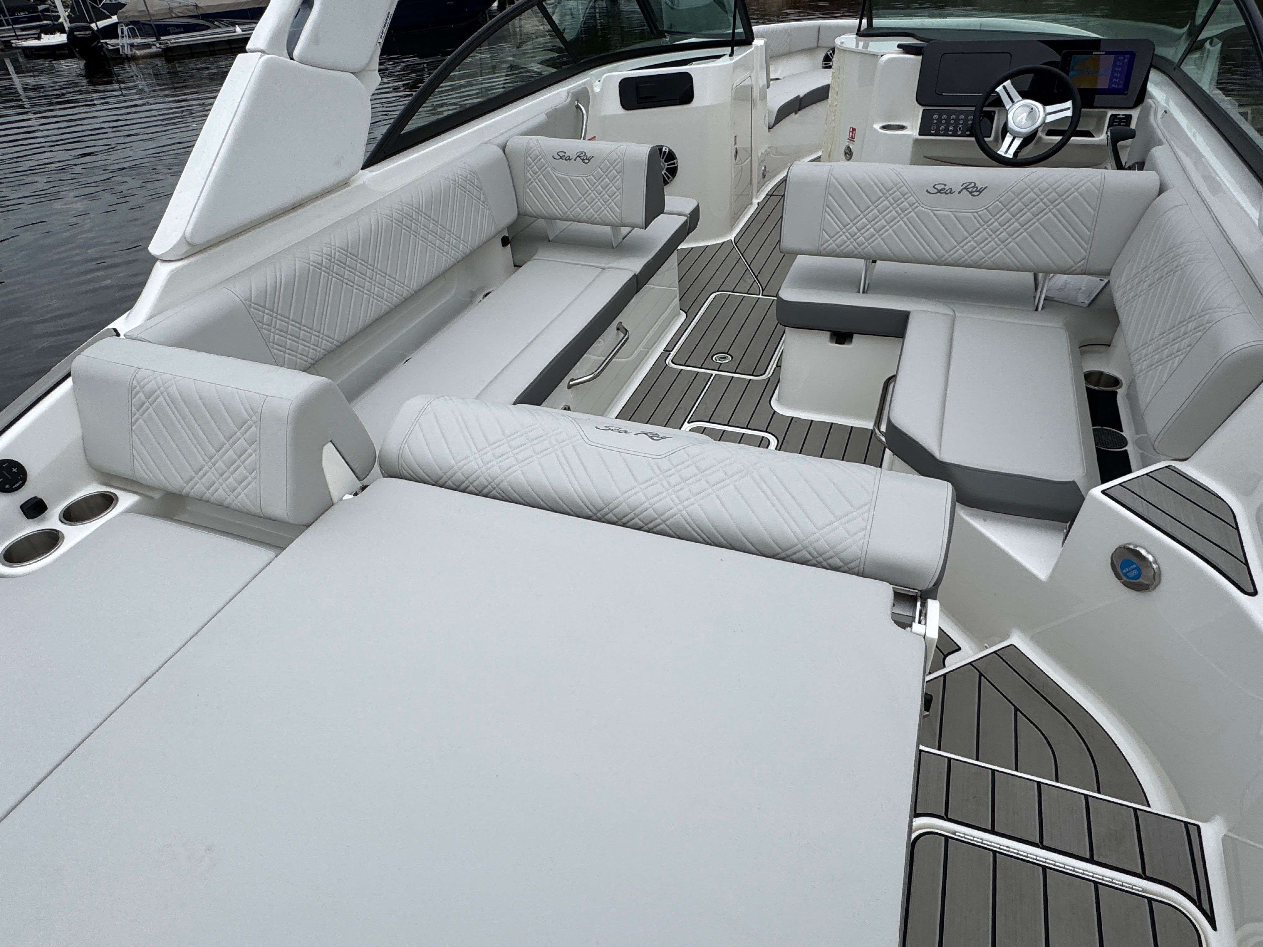 2025 Sea Ray 250 SDX Image Thumbnail #8