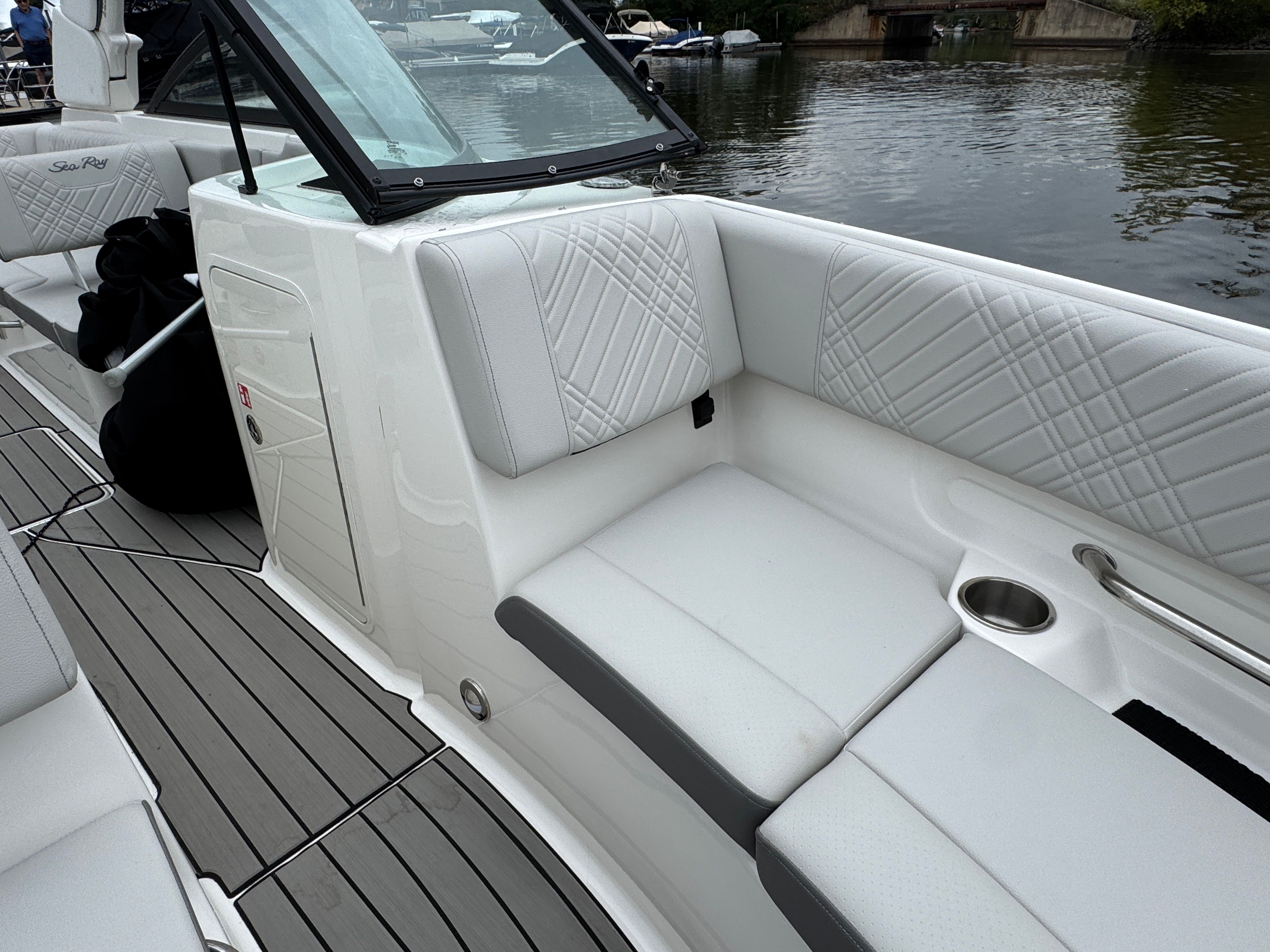 2025 Sea Ray 250 SDX Image Thumbnail #24