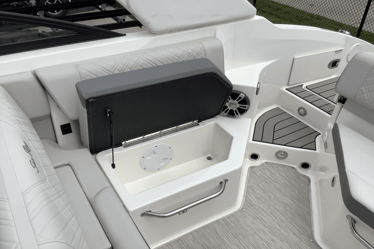 2025 Sea Ray 250 SDX Image Thumbnail #15