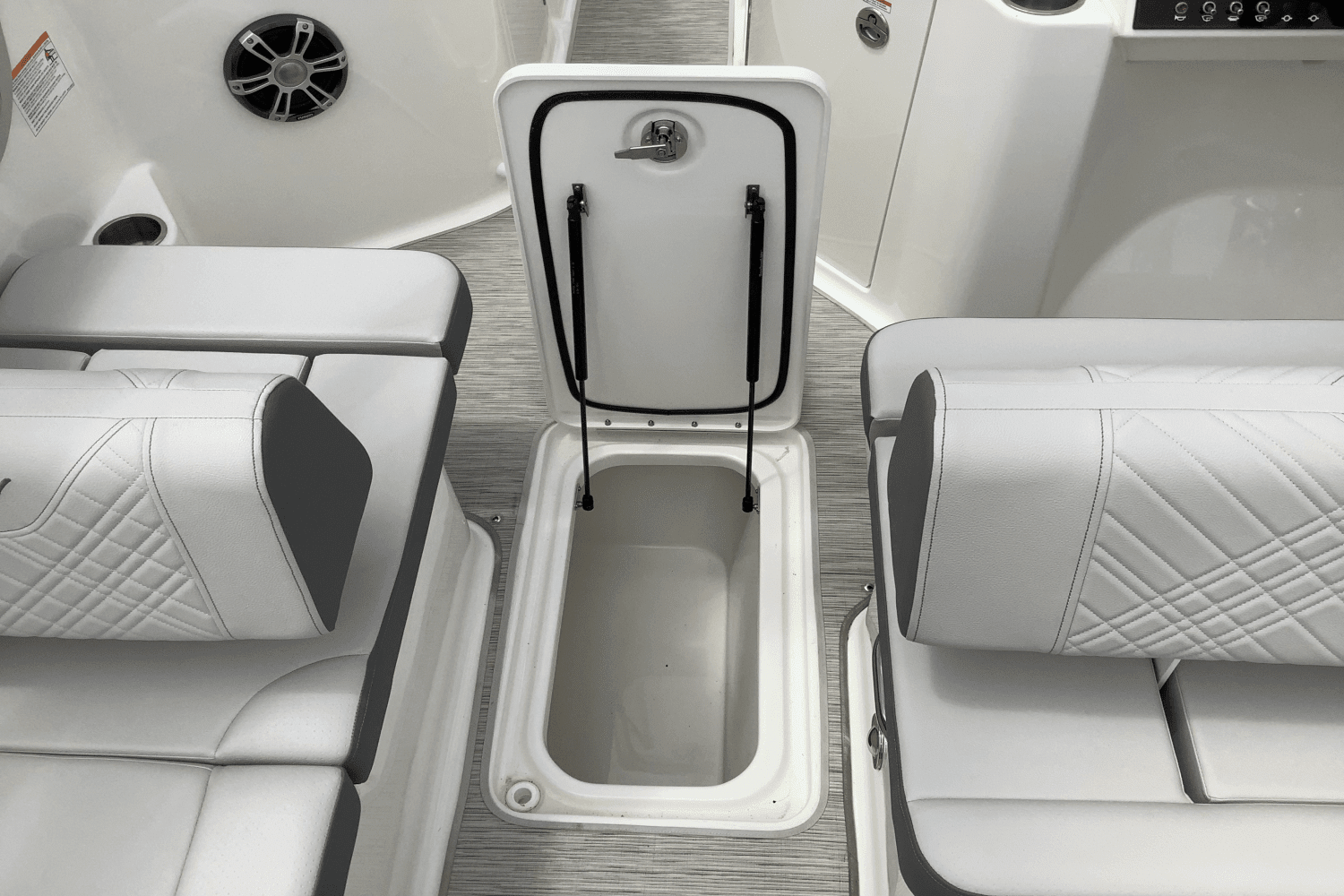 2025 Sea Ray 250 SDX Image Thumbnail #12