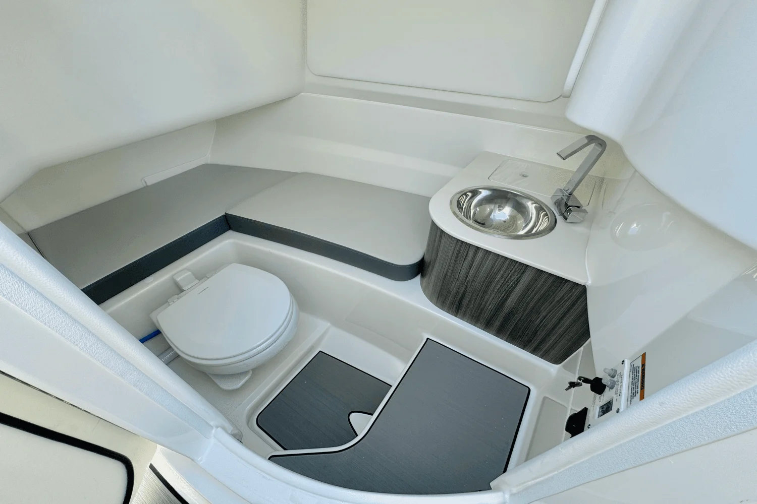 2025 Sea Ray 250 SDX Image Thumbnail #31