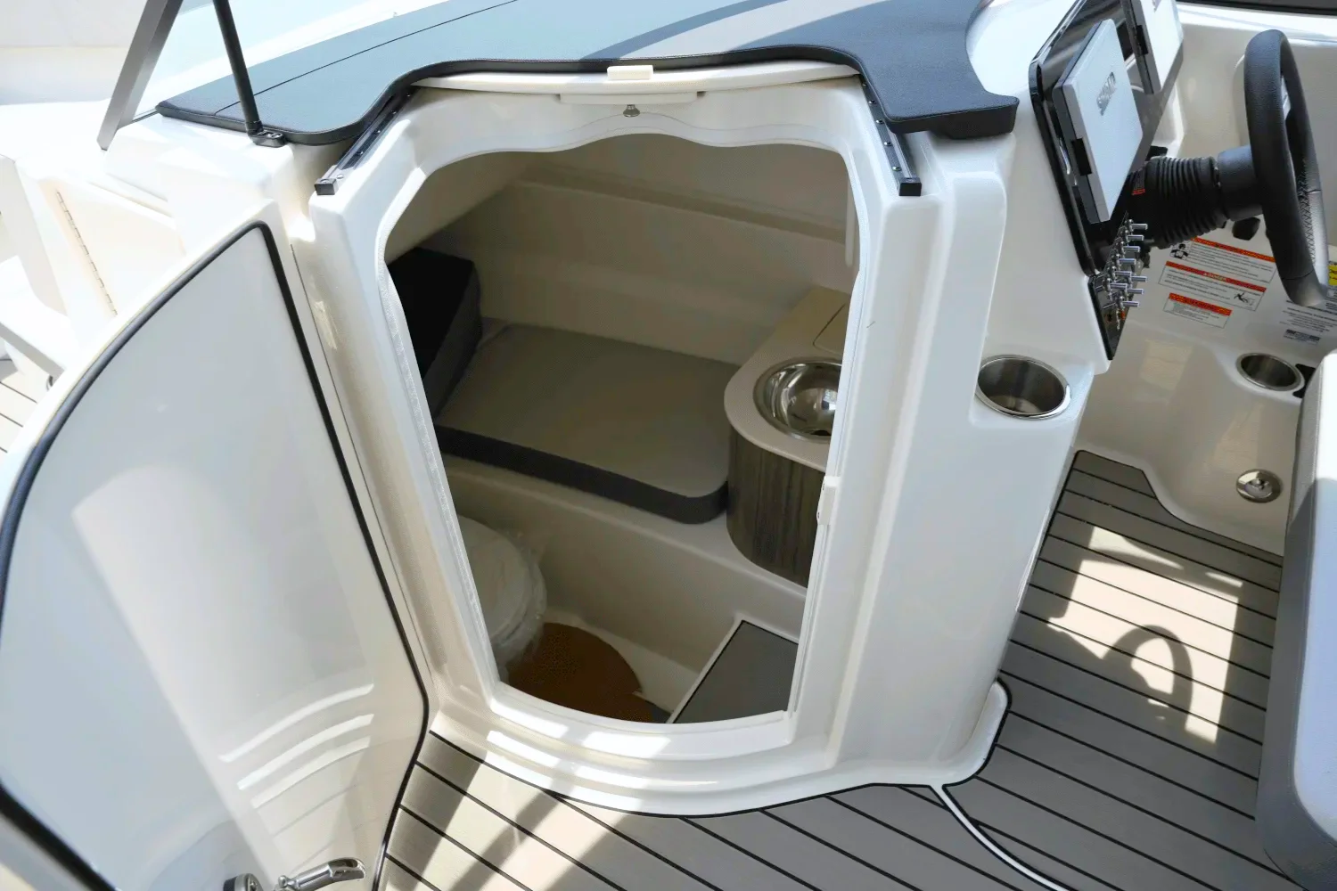 2025 Sea Ray 250 SDX Image Thumbnail #19