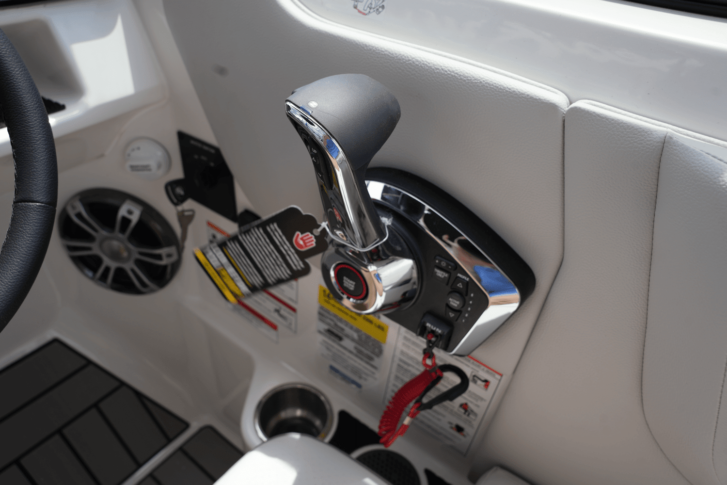 2025 Sea Ray 250 SDX Image Thumbnail #16