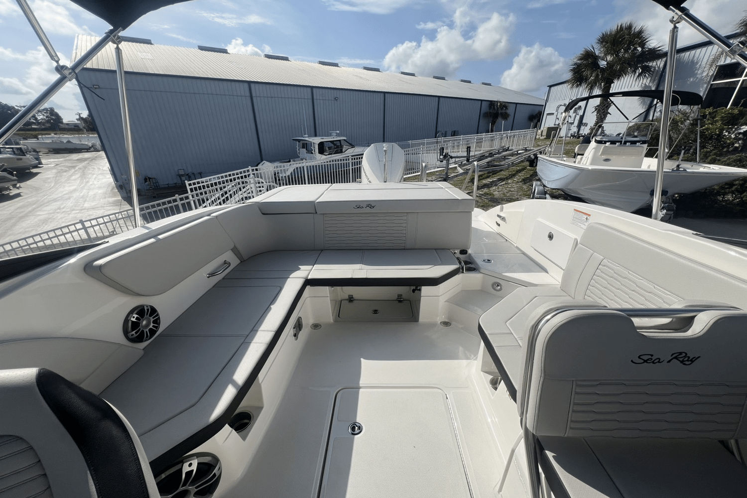 2025 Sea Ray SPX 230 Outboard Image Thumbnail #22