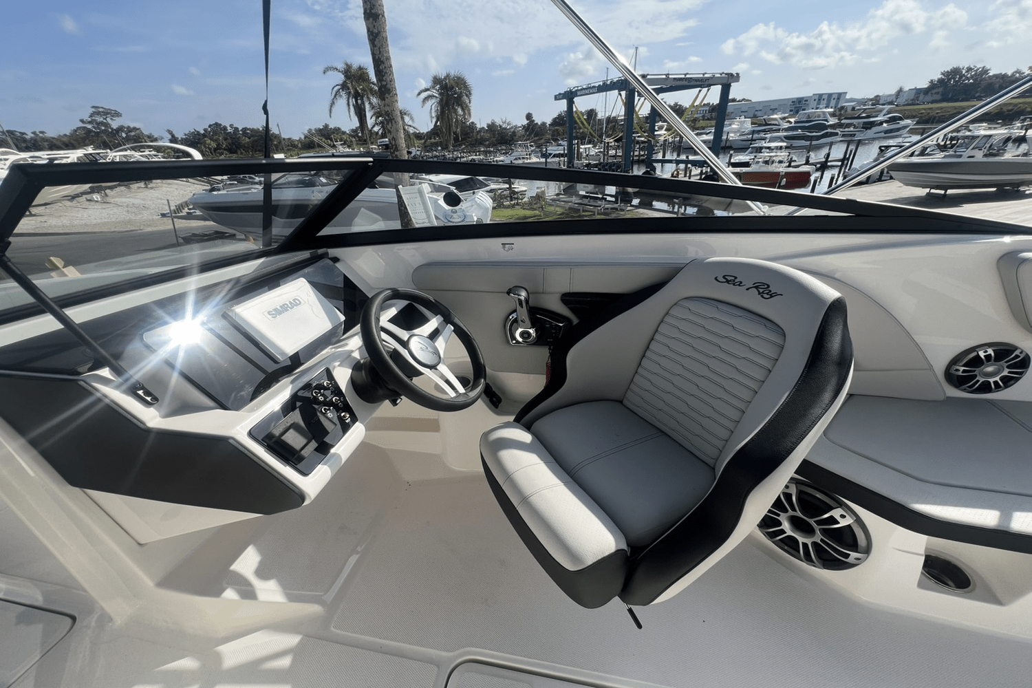 2025 Sea Ray SPX 230 Outboard Image Thumbnail #10