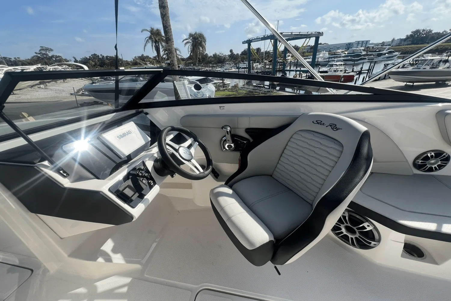 2025 Sea Ray SPX 230 Outboard Image Thumbnail #10
