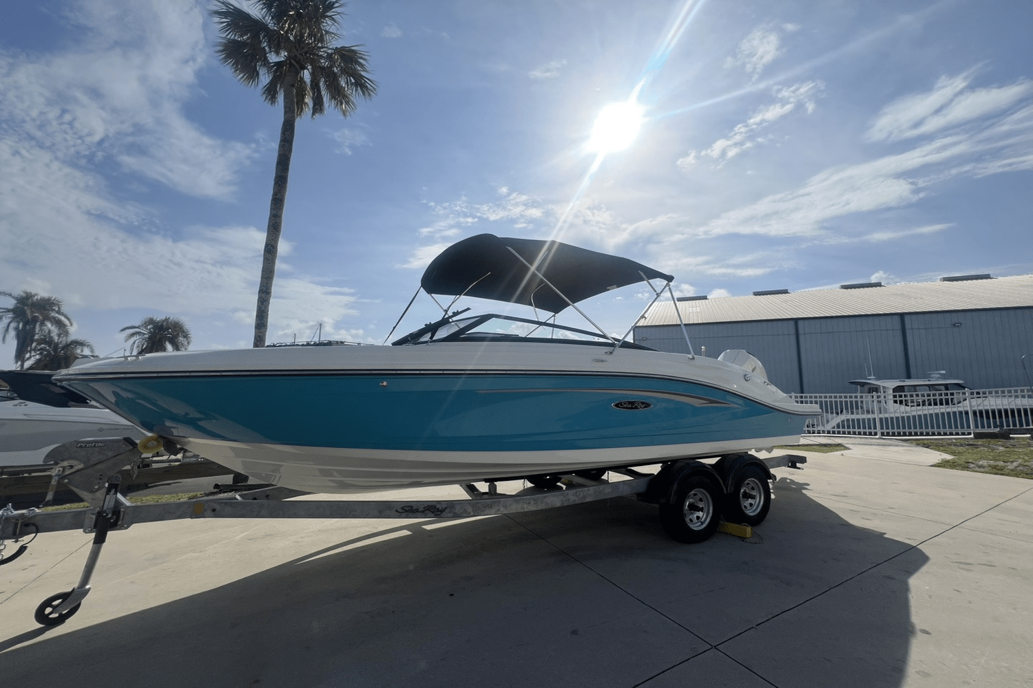 2025 Sea Ray SPX 230 Outboard Image Thumbnail #4