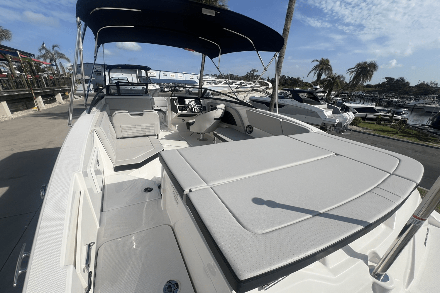 2025 Sea Ray SPX 230 Outboard Image Thumbnail #21