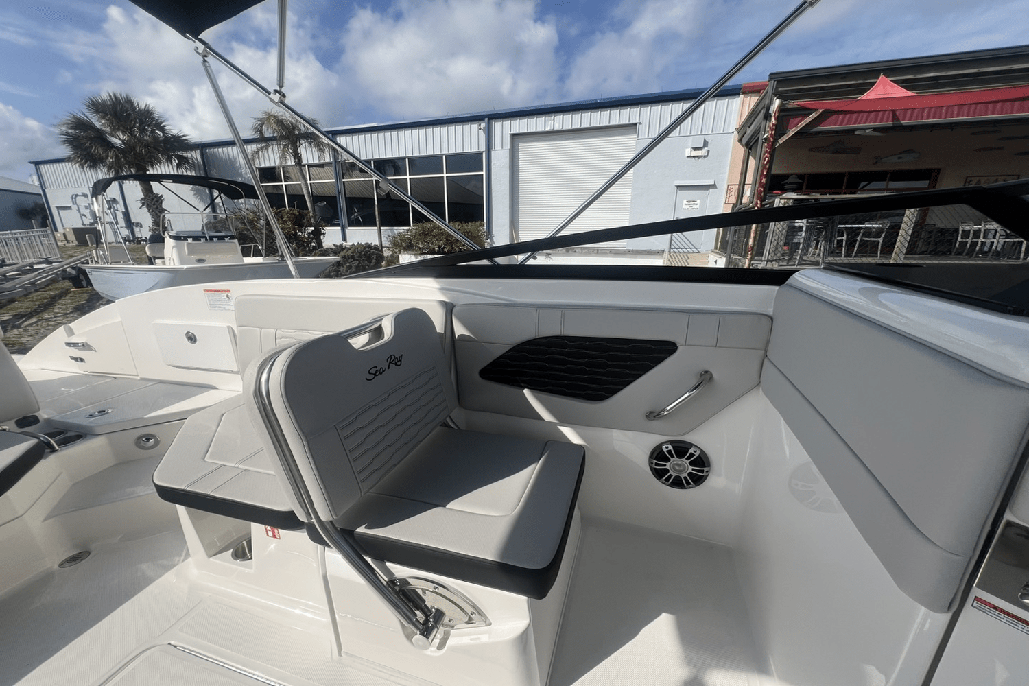 2025 Sea Ray SPX 230 Outboard Image Thumbnail #9