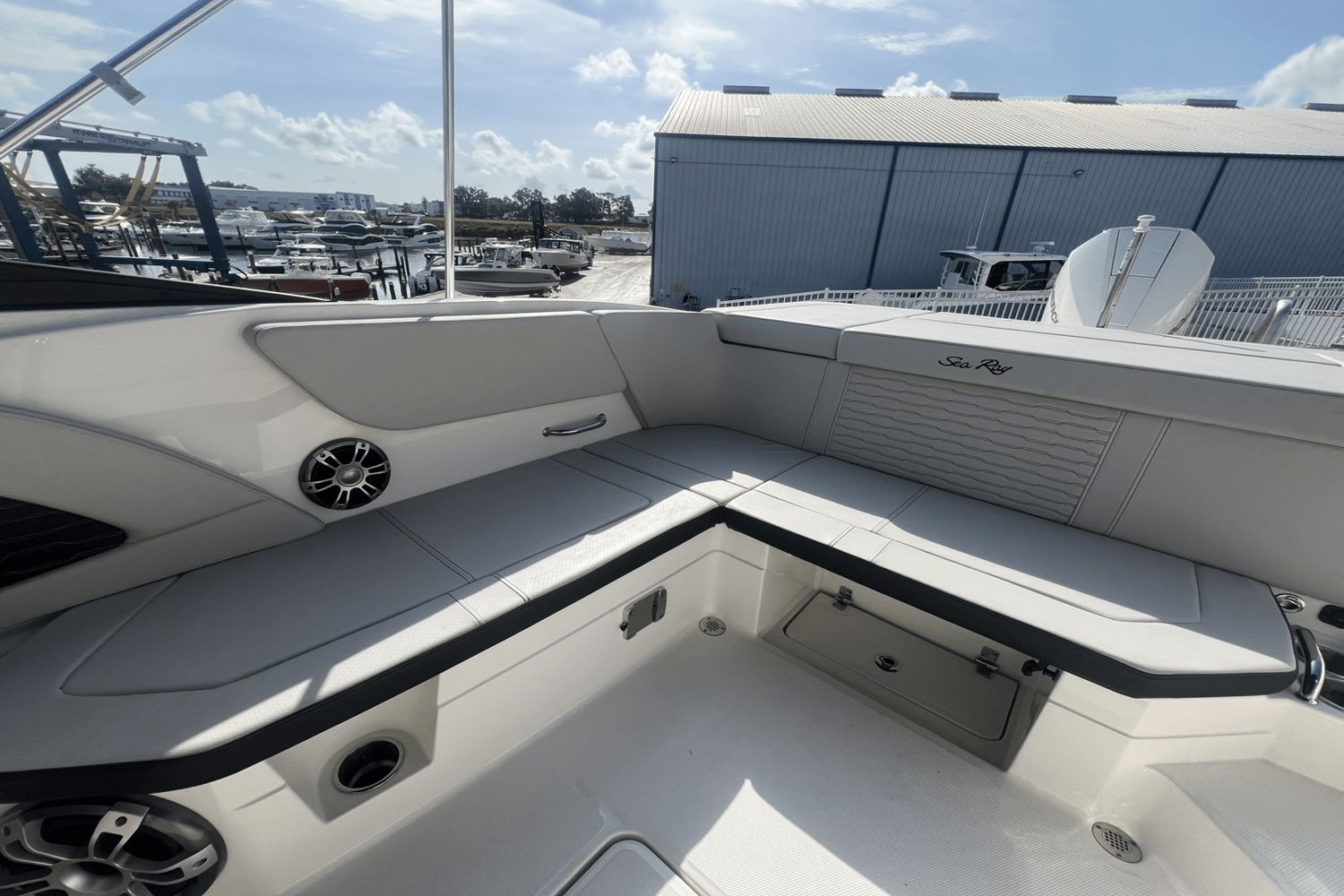 2025 Sea Ray SPX 230 Outboard Image Thumbnail #25