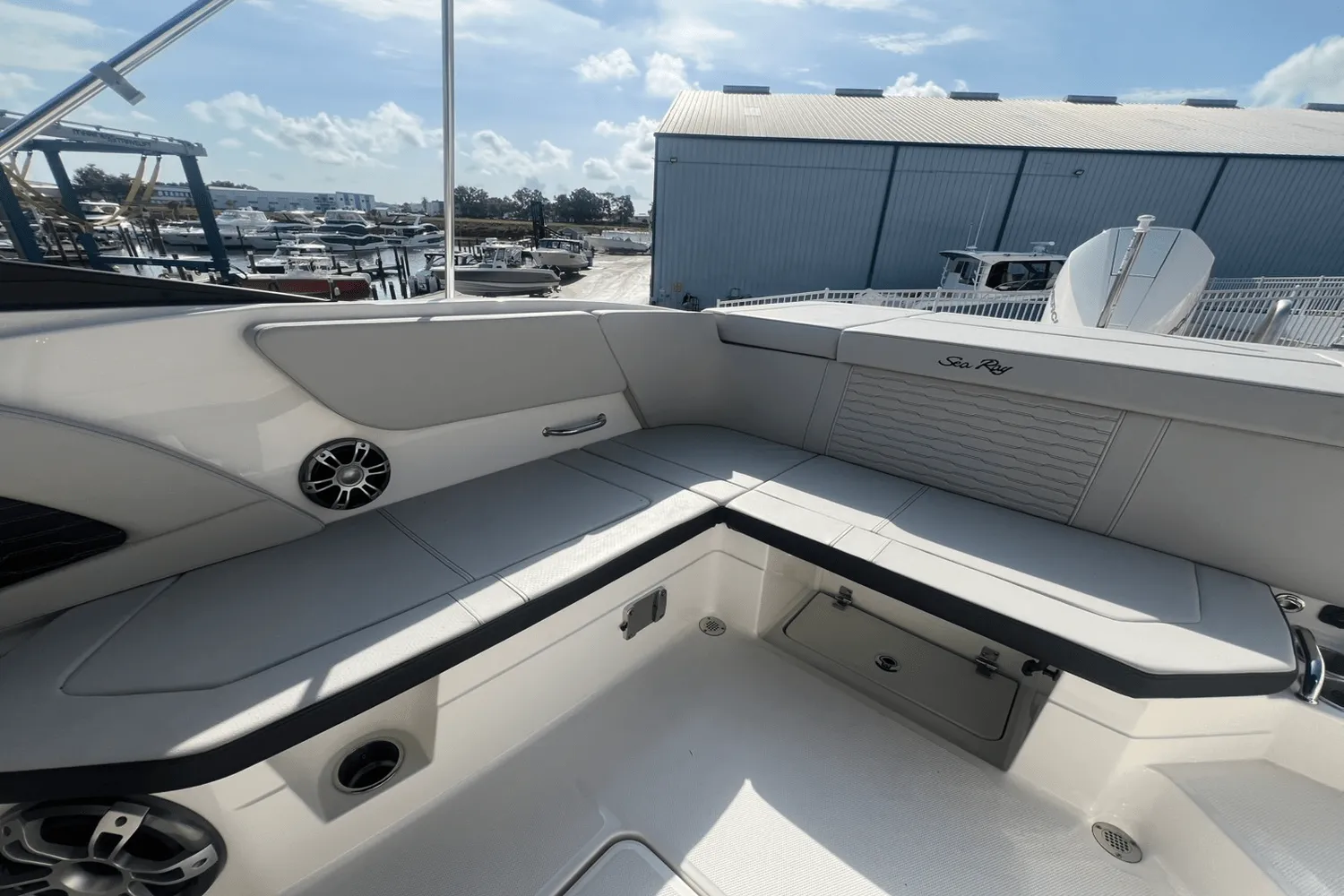 2025 Sea Ray SPX 230 Outboard Image Thumbnail #25