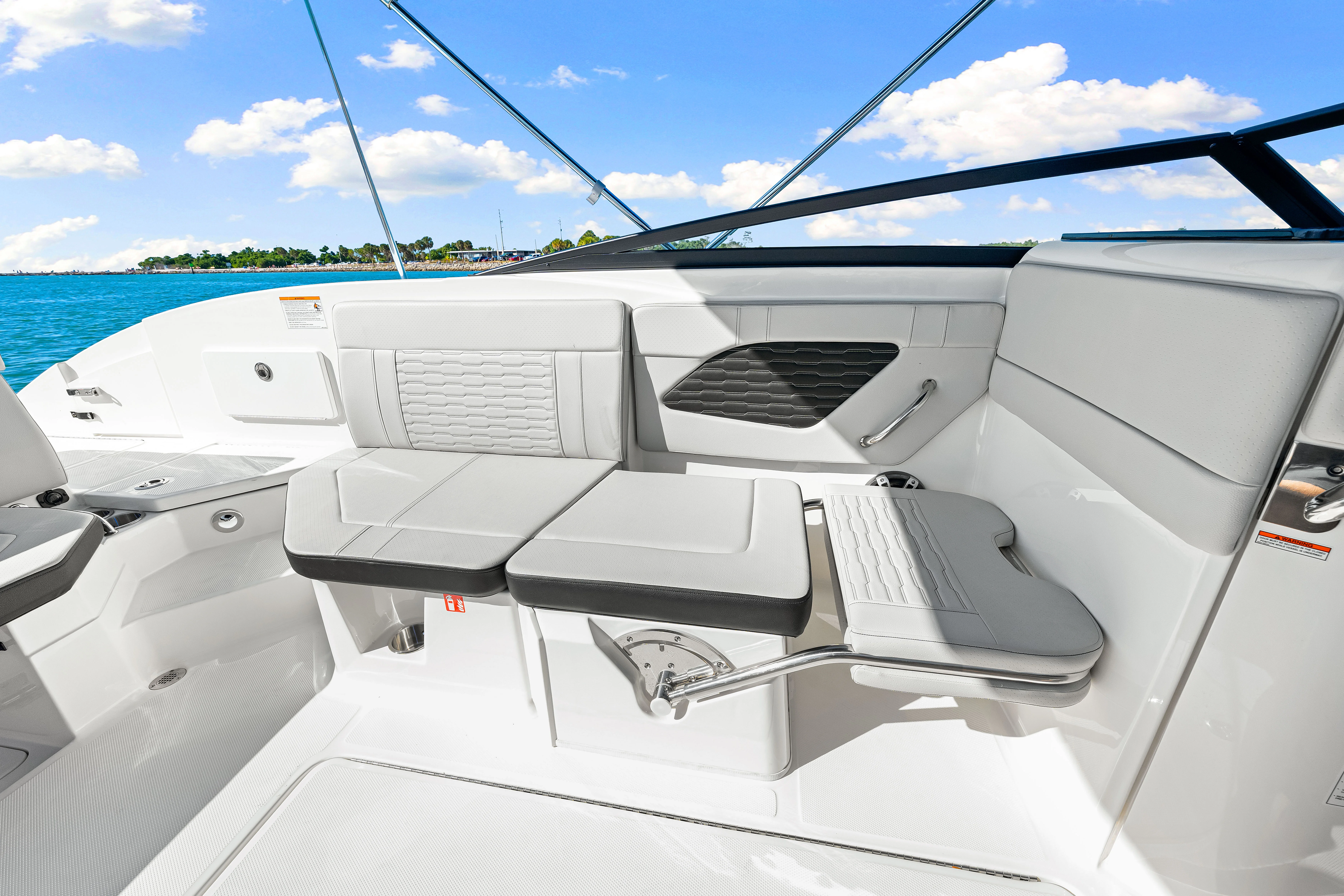 2025 Sea Ray SPX 230 Outboard Image Thumbnail #34