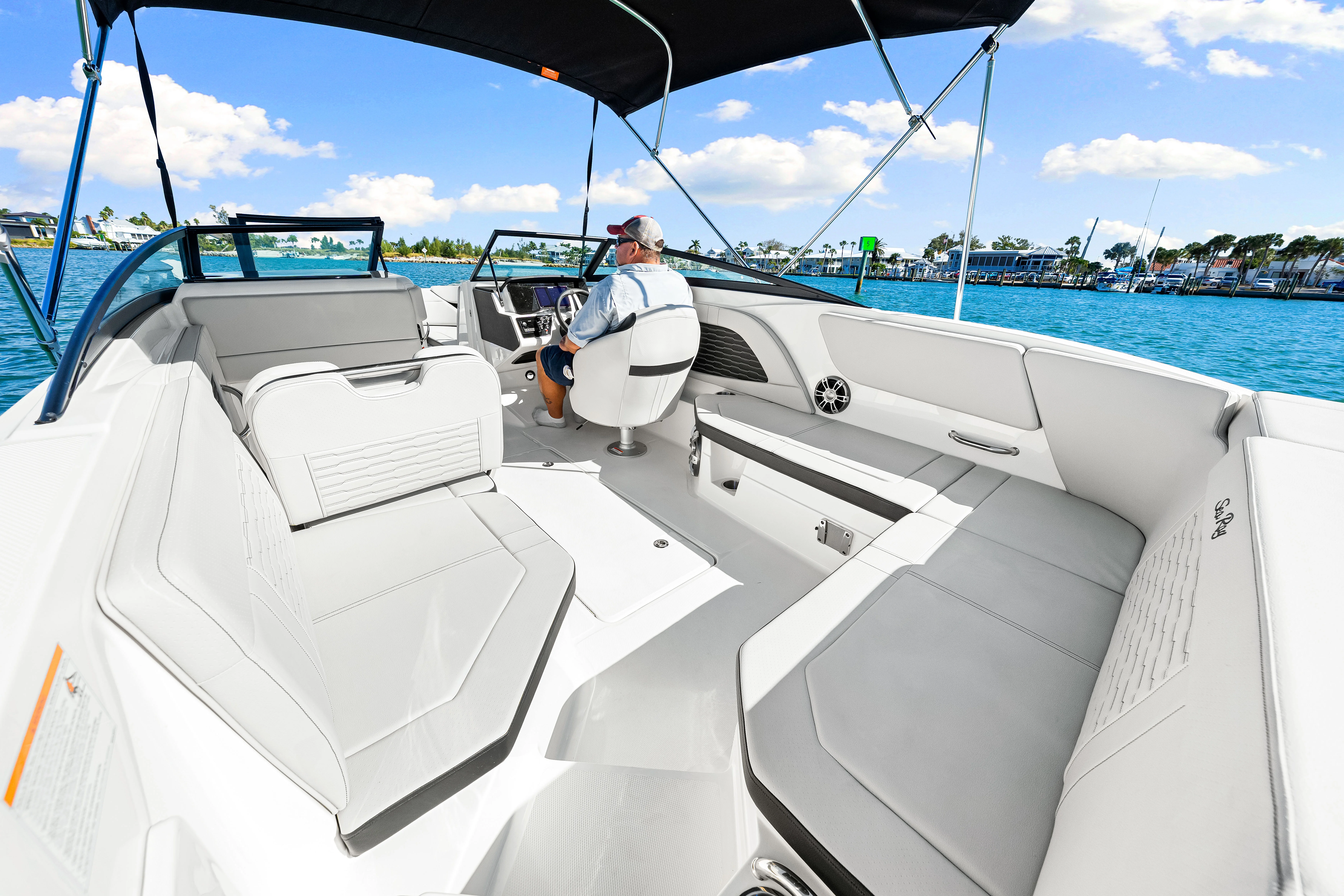 2025 Sea Ray SPX 230 Outboard Image Thumbnail #29