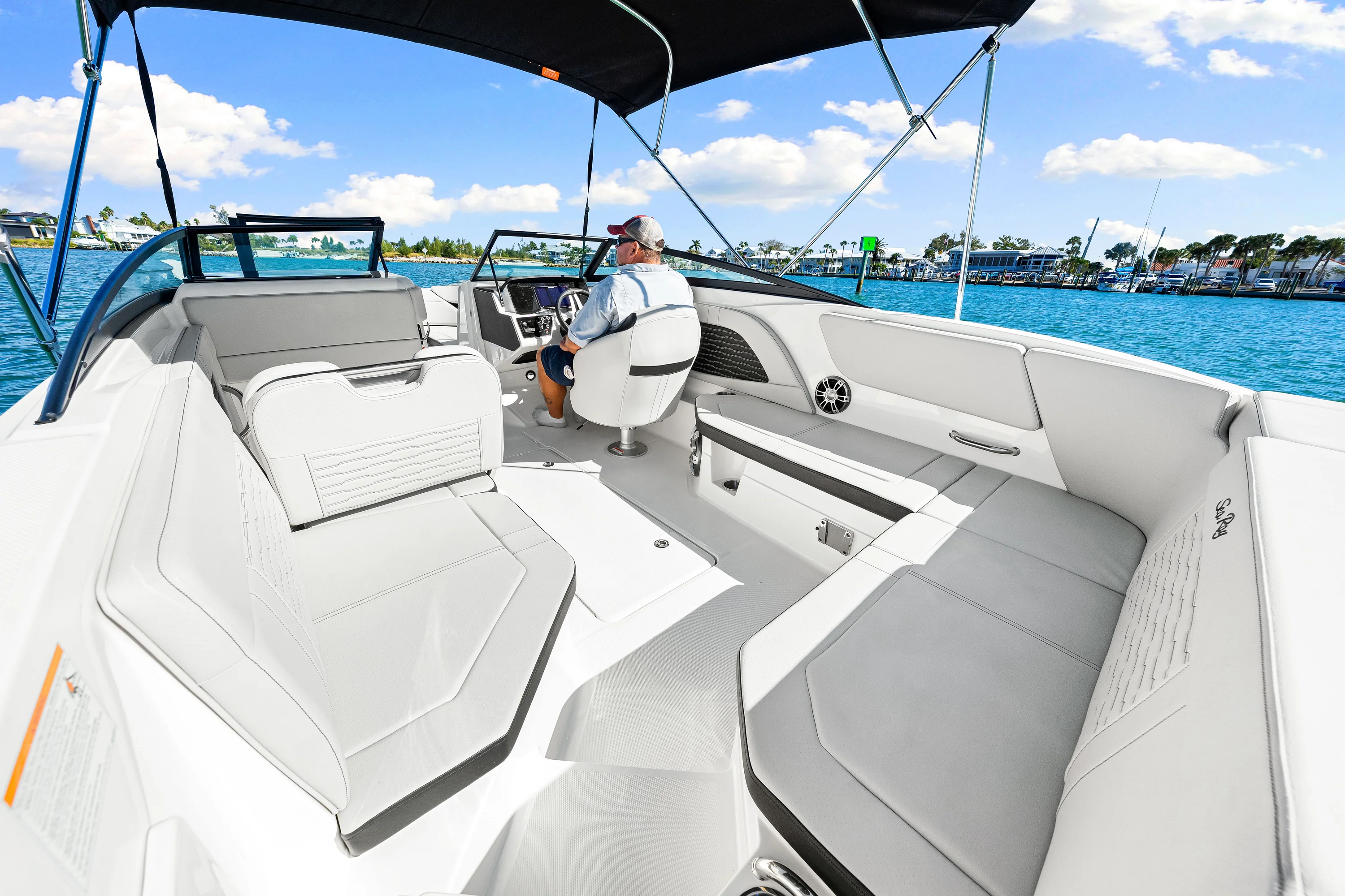 2025 Sea Ray SPX 230 Outboard Image Thumbnail #29