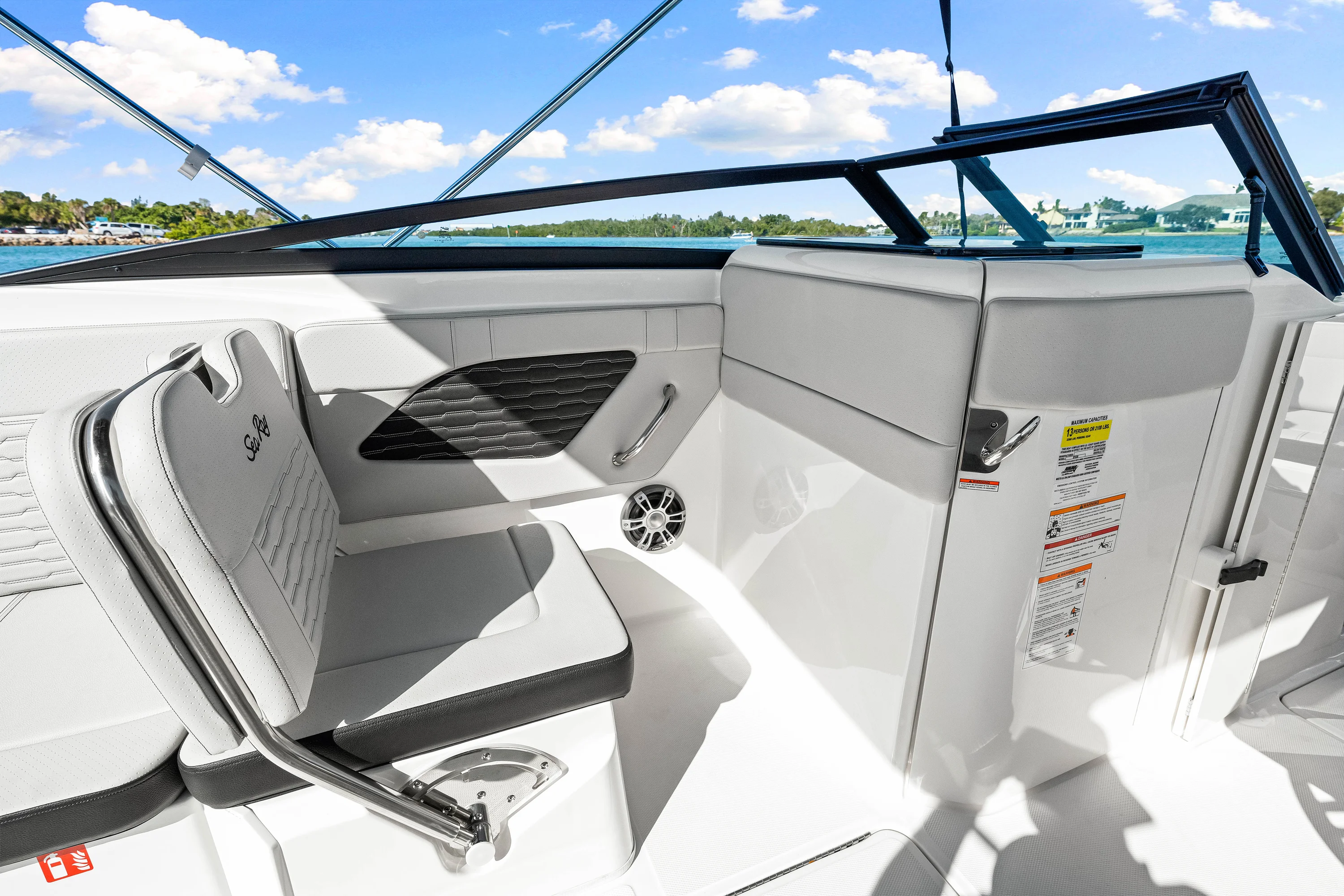 2025 Sea Ray SPX 230 Outboard Image Thumbnail #33