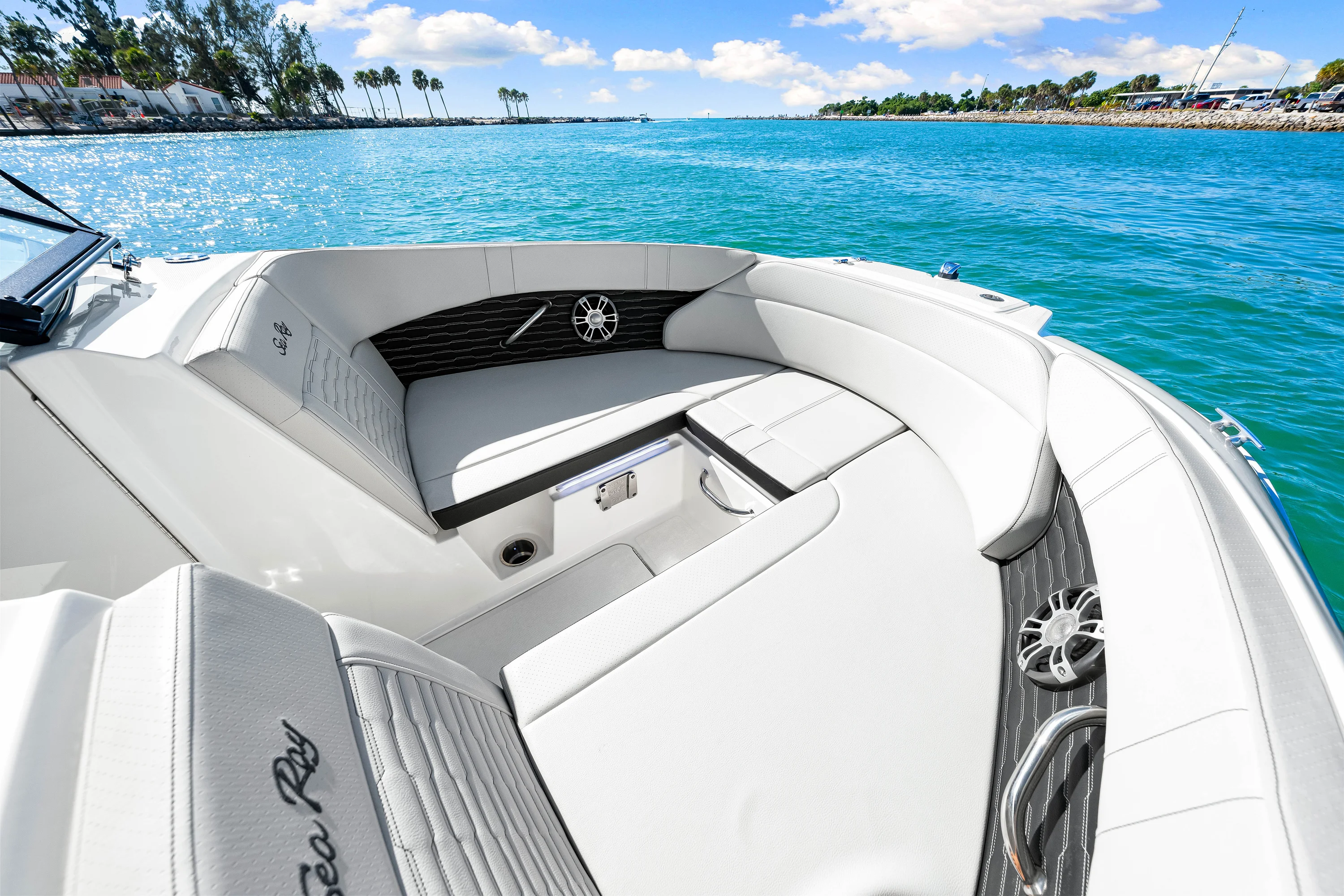 2025 Sea Ray SPX 230 Outboard Image Thumbnail #39