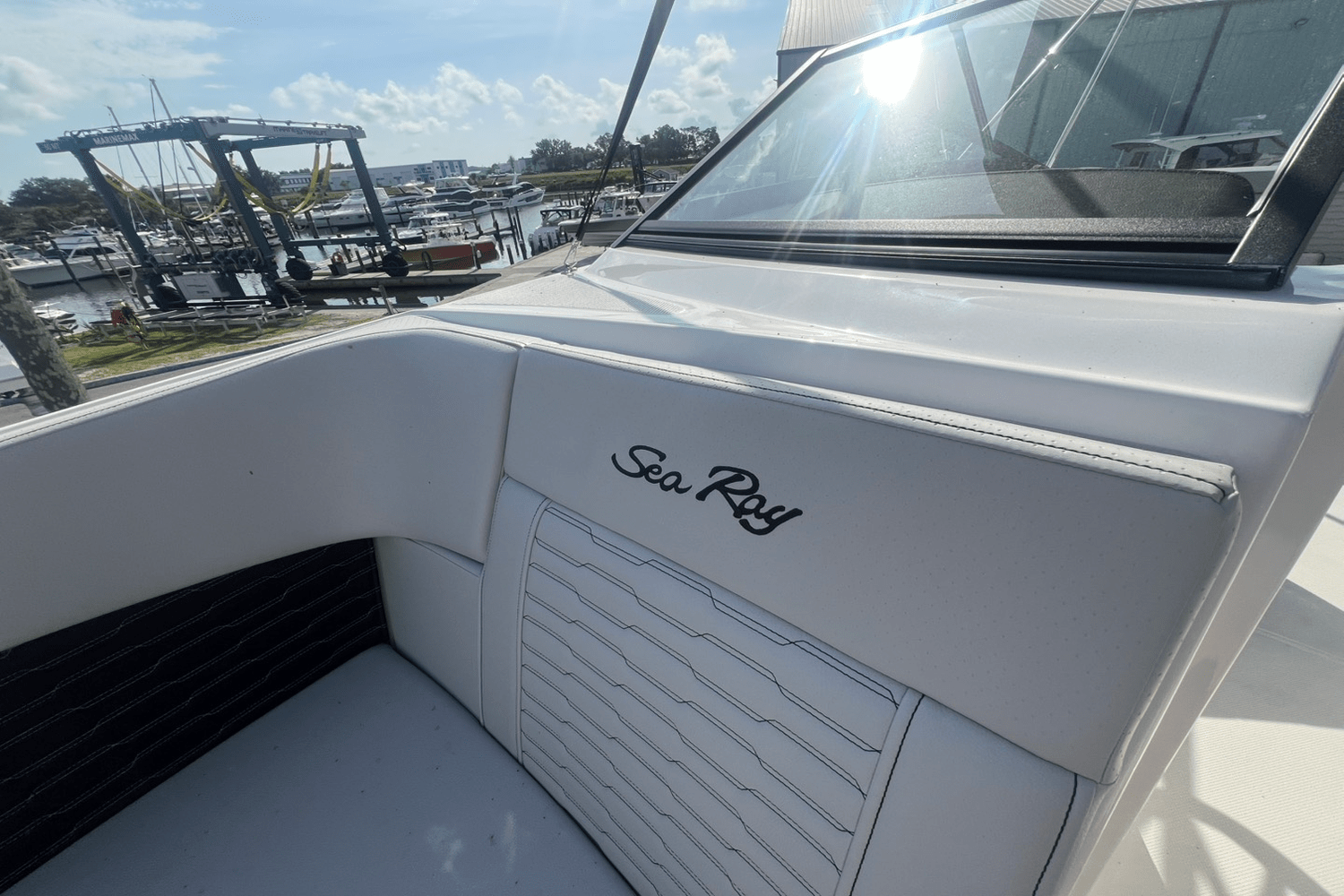 2025 Sea Ray SPX 230 Outboard Image Thumbnail #16