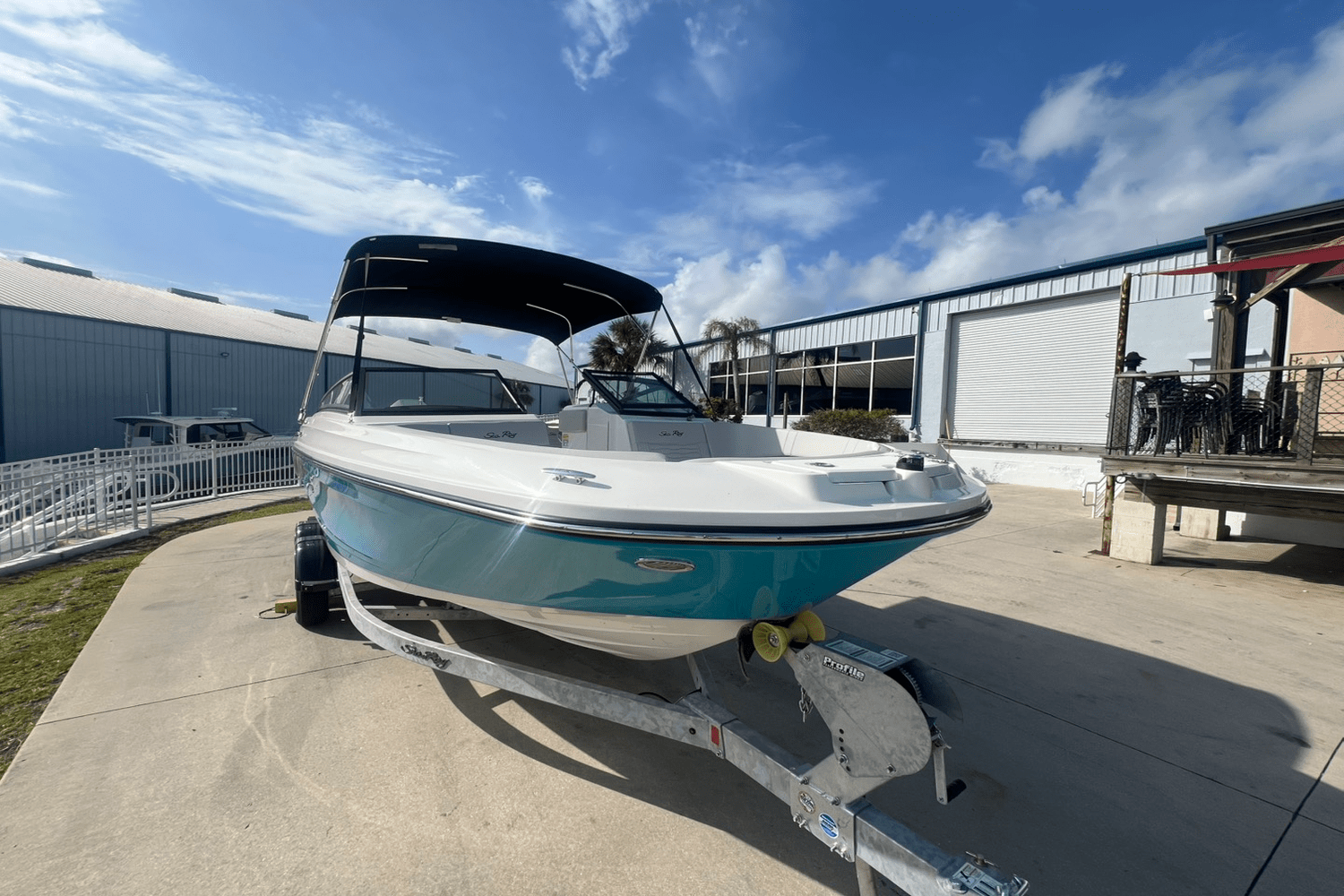 2025 Sea Ray SPX 230 Outboard Image Thumbnail #3