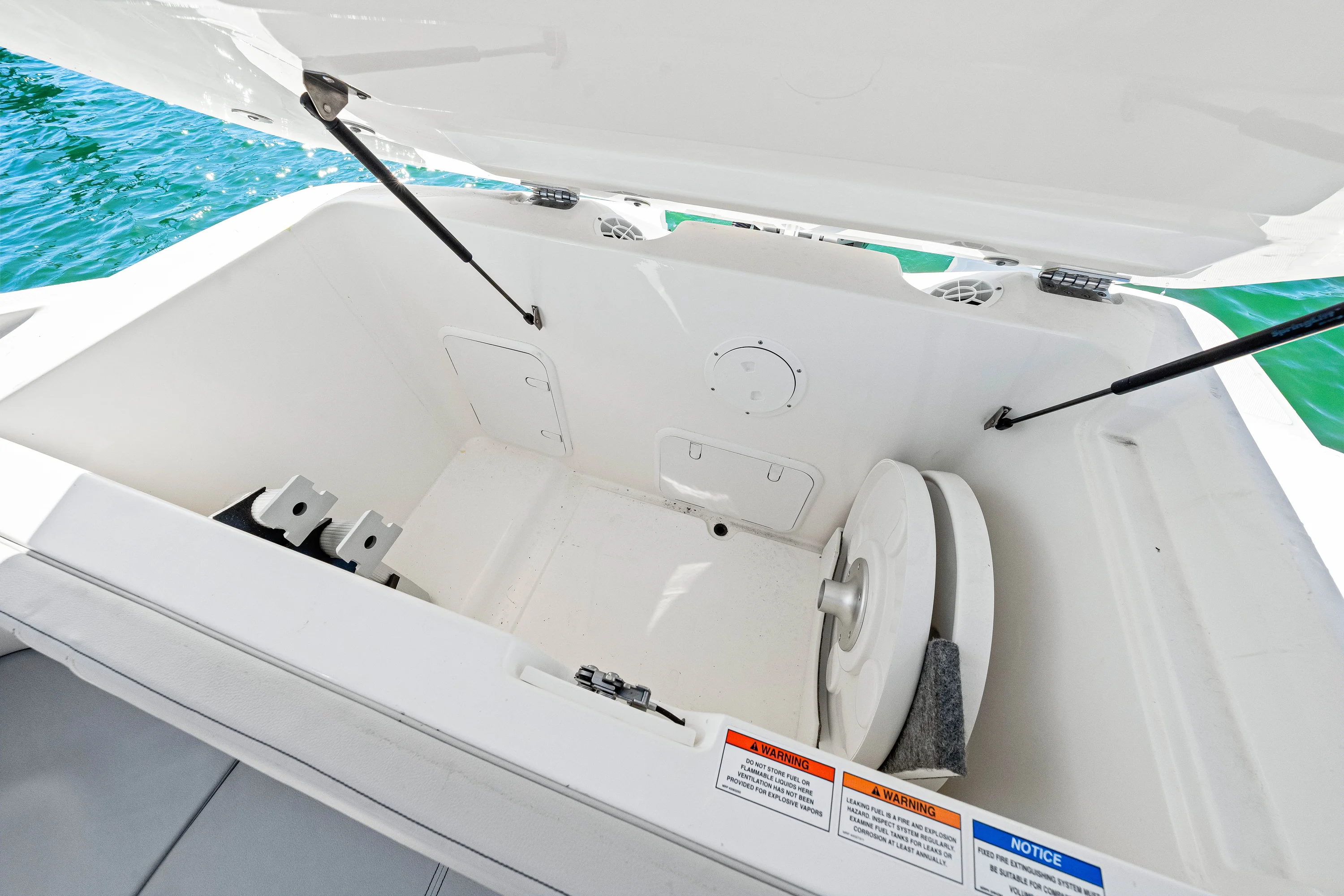 2025 Sea Ray SPX 230 Outboard Image Thumbnail #44