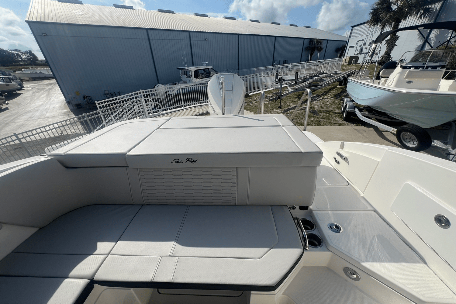 2025 Sea Ray SPX 230 Outboard Image Thumbnail #15