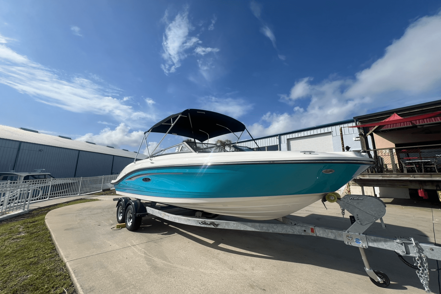 2025 Sea Ray SPX 230 Outboard Image Thumbnail #2