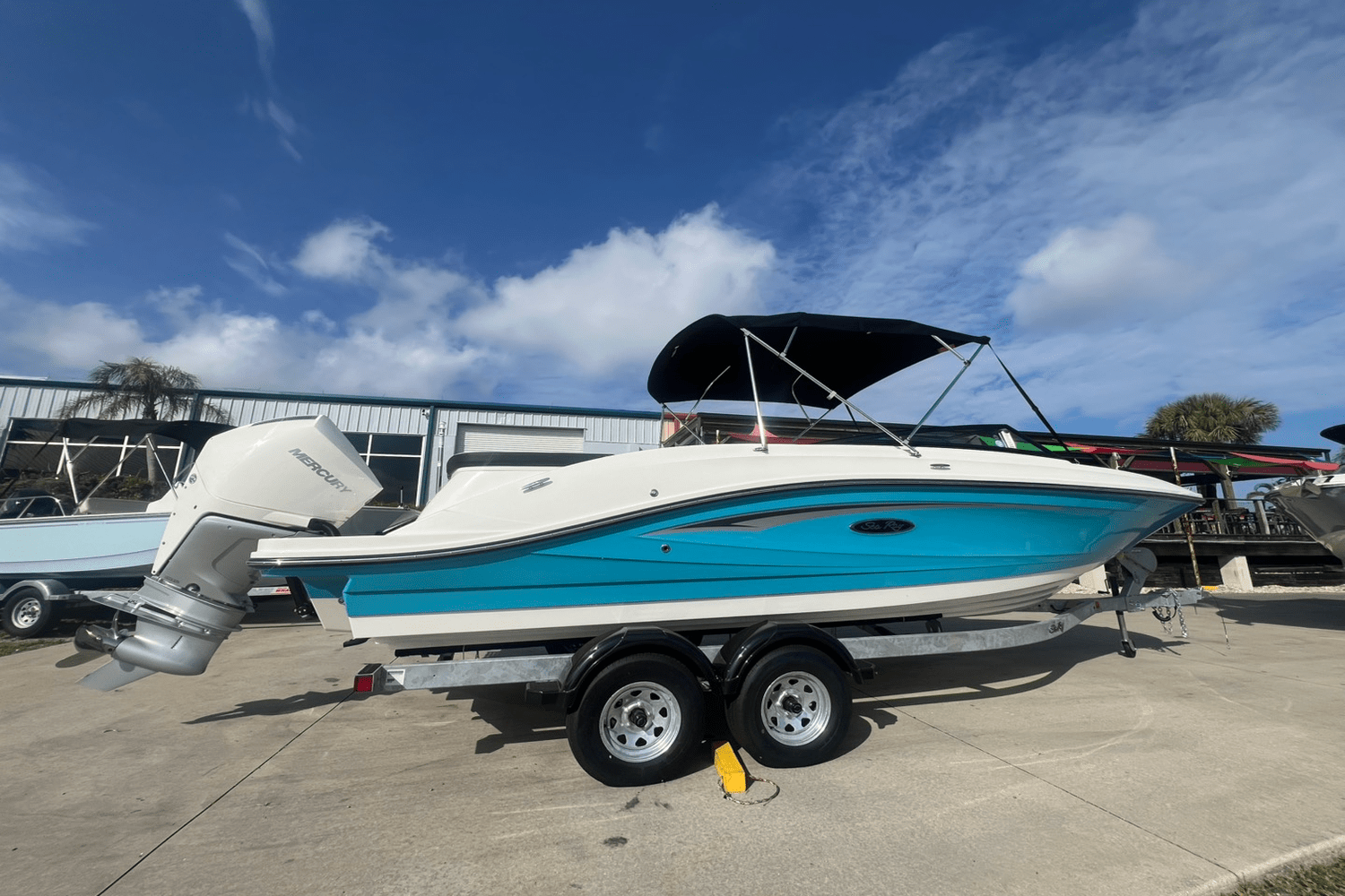 2025 Sea Ray SPX 230 Outboard Image Thumbnail #1