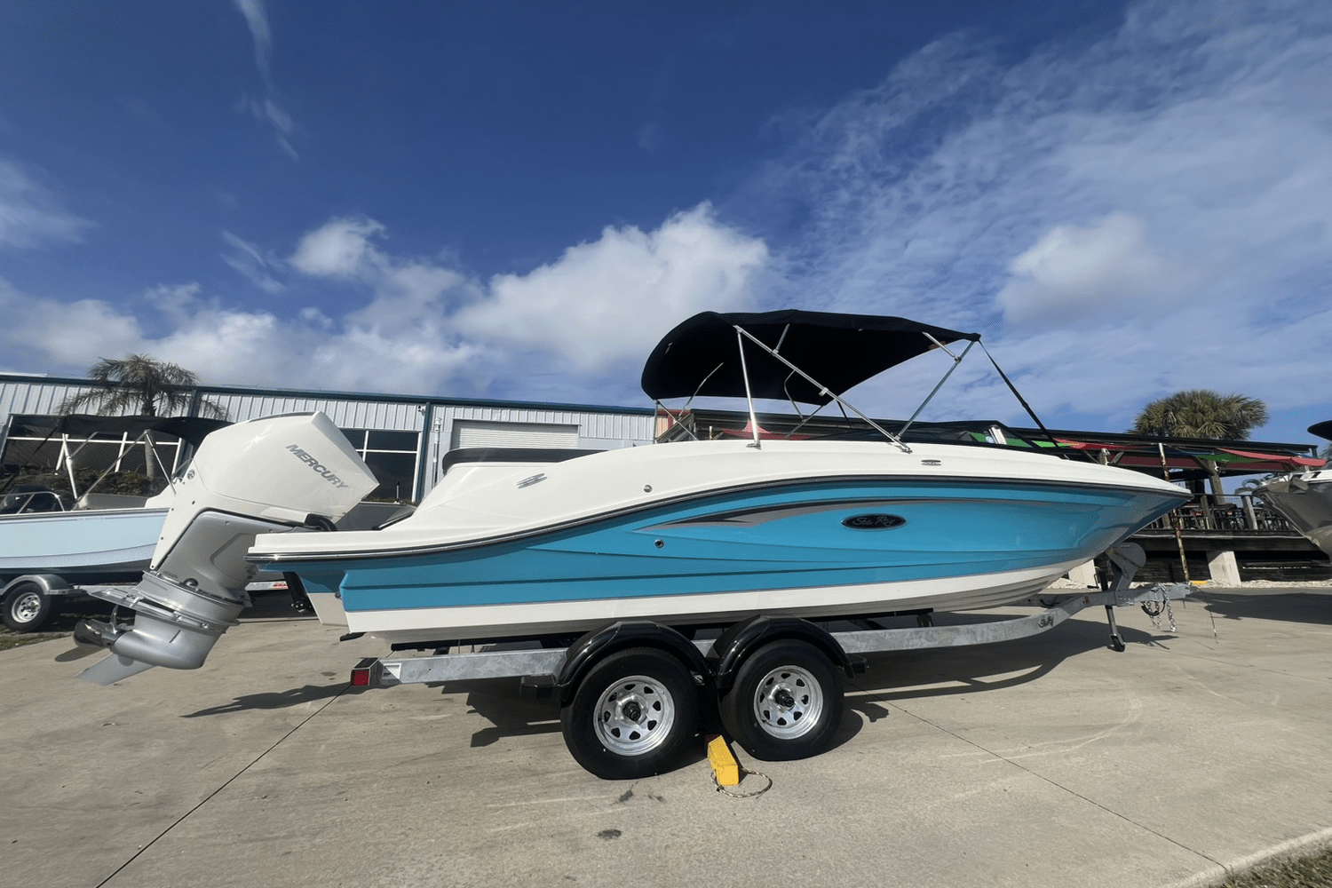 2025 Sea Ray SPX 230 Outboard Image Thumbnail #1