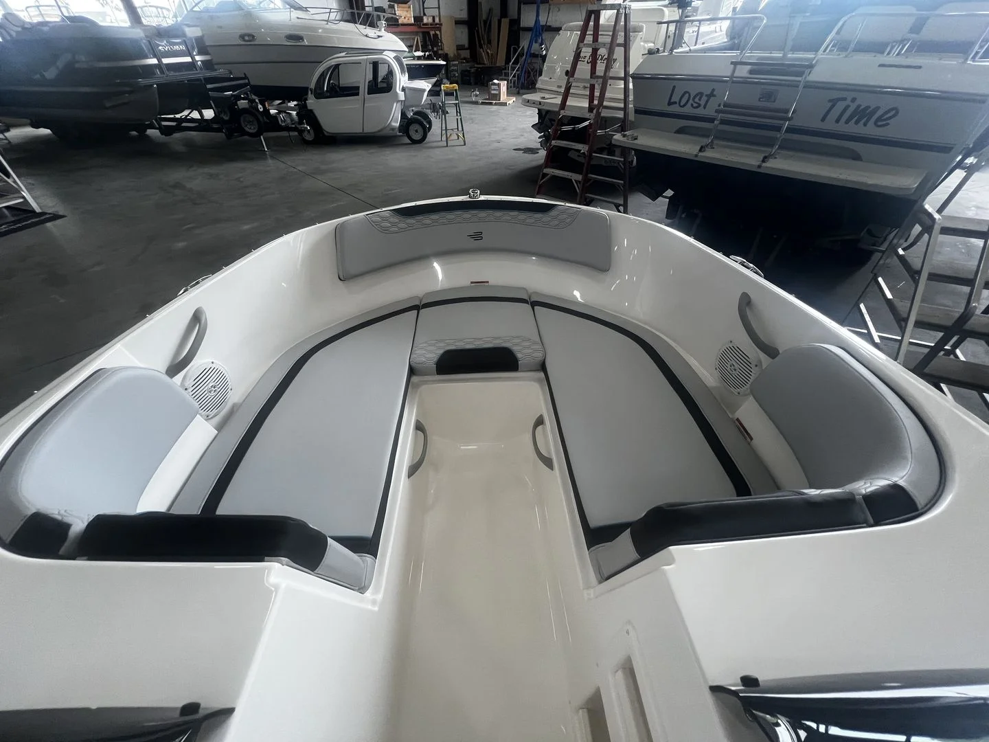 2025 Bayliner M17 Image Thumbnail #13