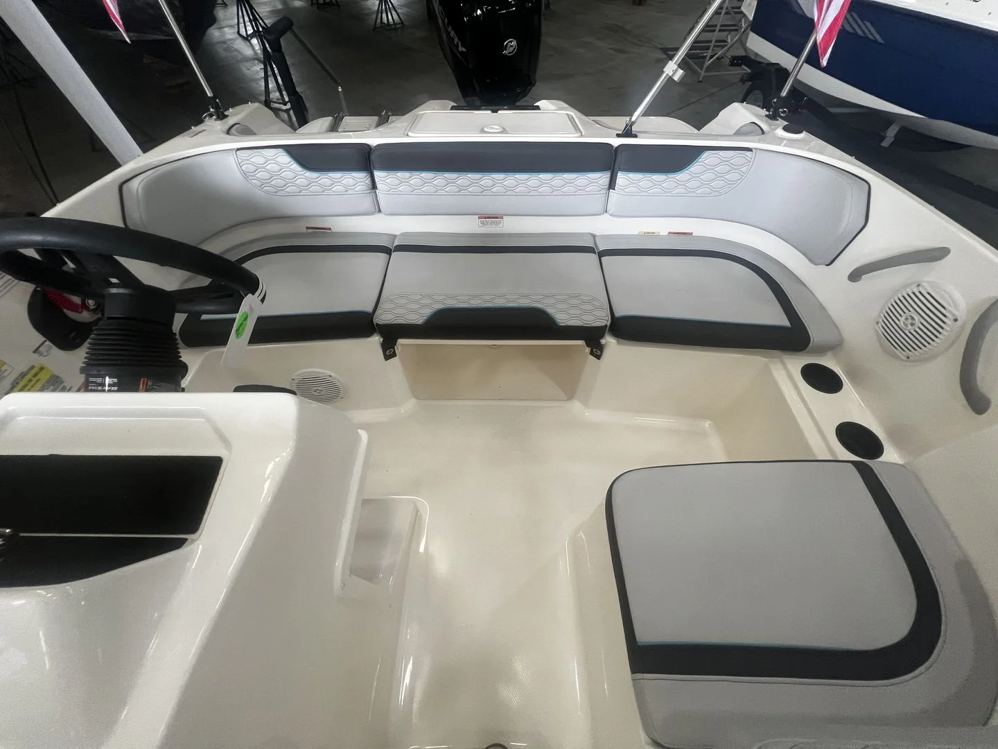 2025 Bayliner M17 Image Thumbnail #16