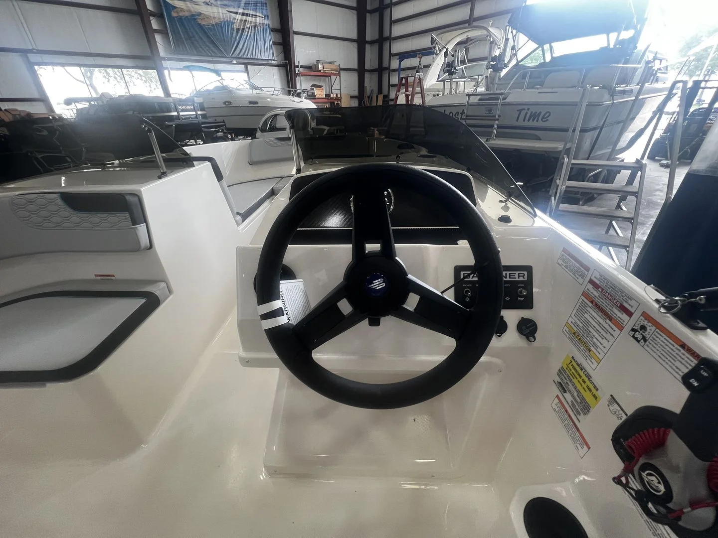 2025 Bayliner M17 Image Thumbnail #17