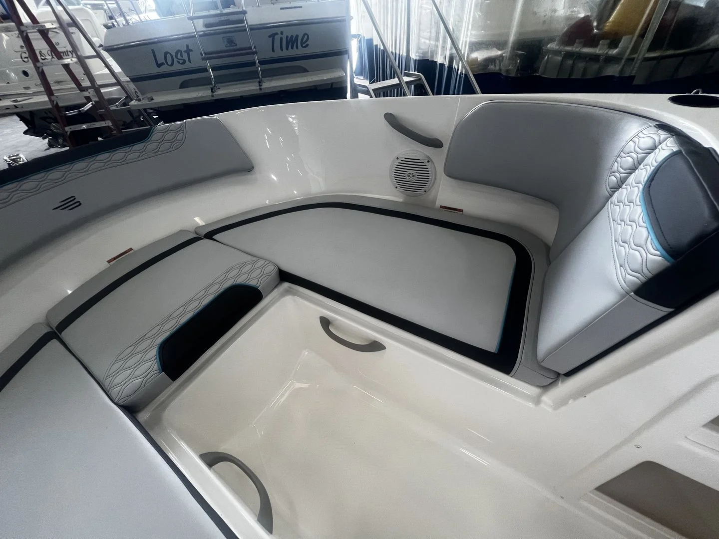2025 Bayliner M17 Image Thumbnail #15