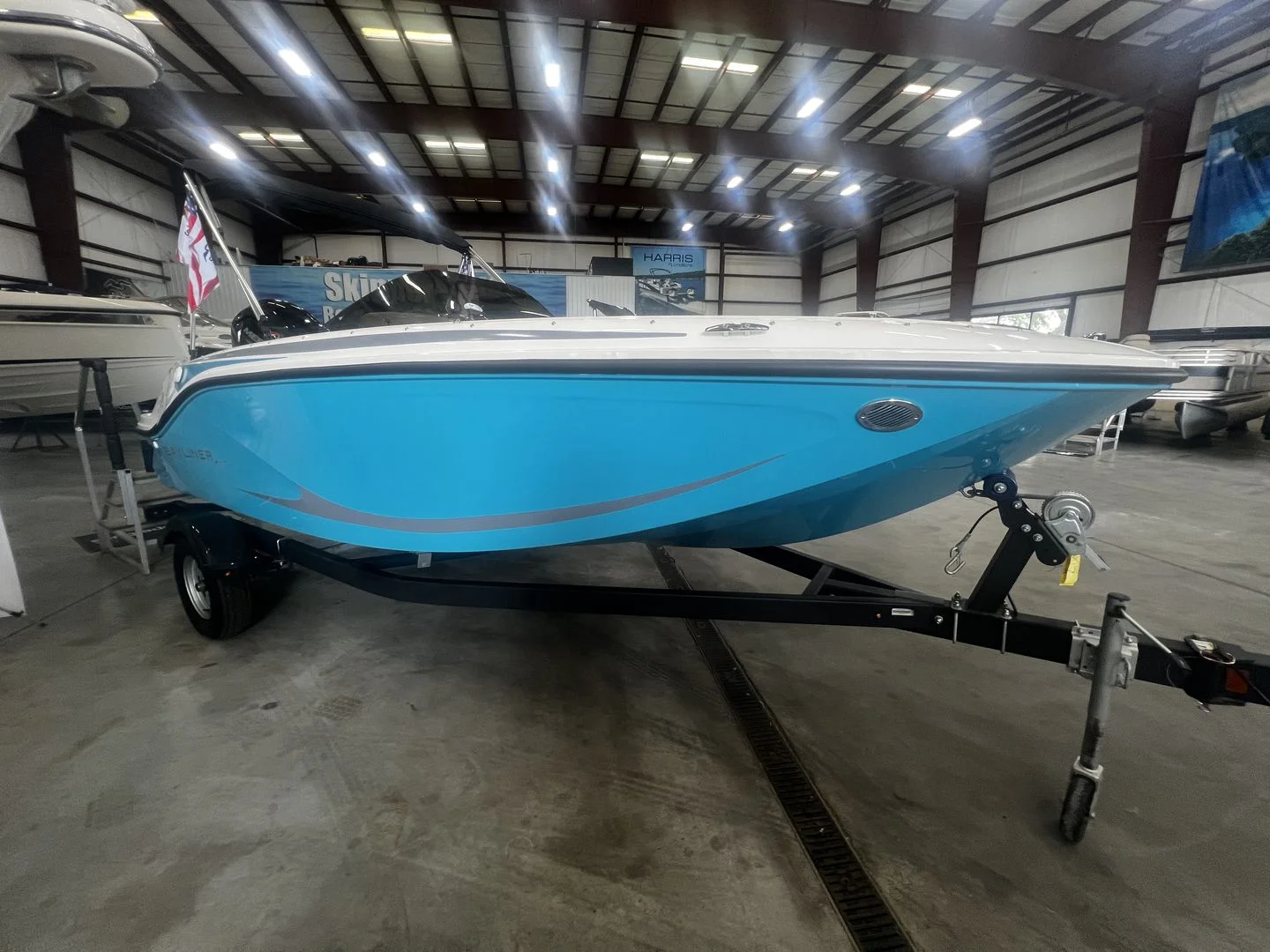 2025 Bayliner M17 Image Thumbnail #2