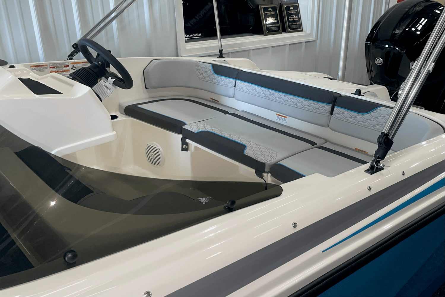 2025 Bayliner M17 Image Thumbnail #8