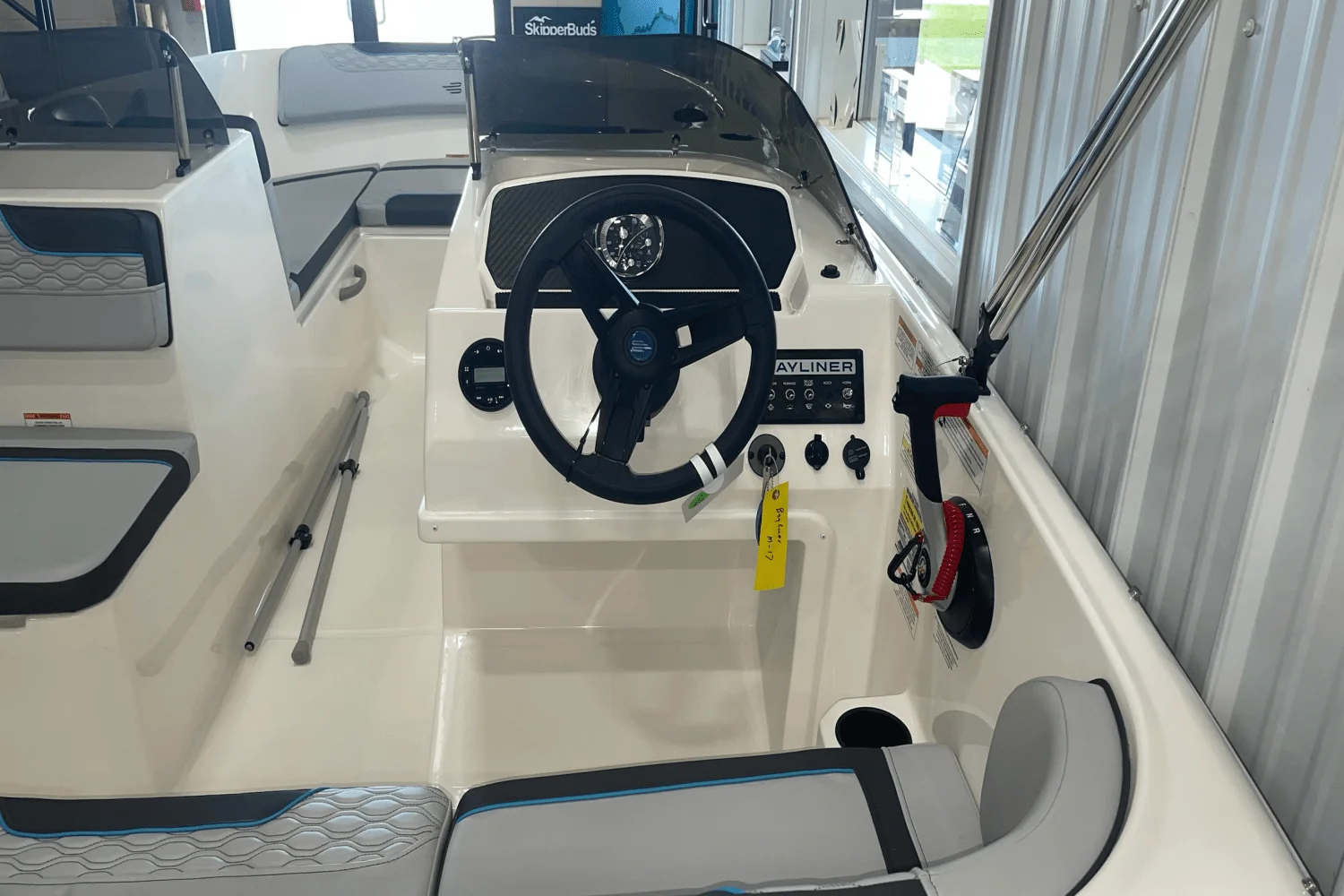 2025 Bayliner M17 Image Thumbnail #7