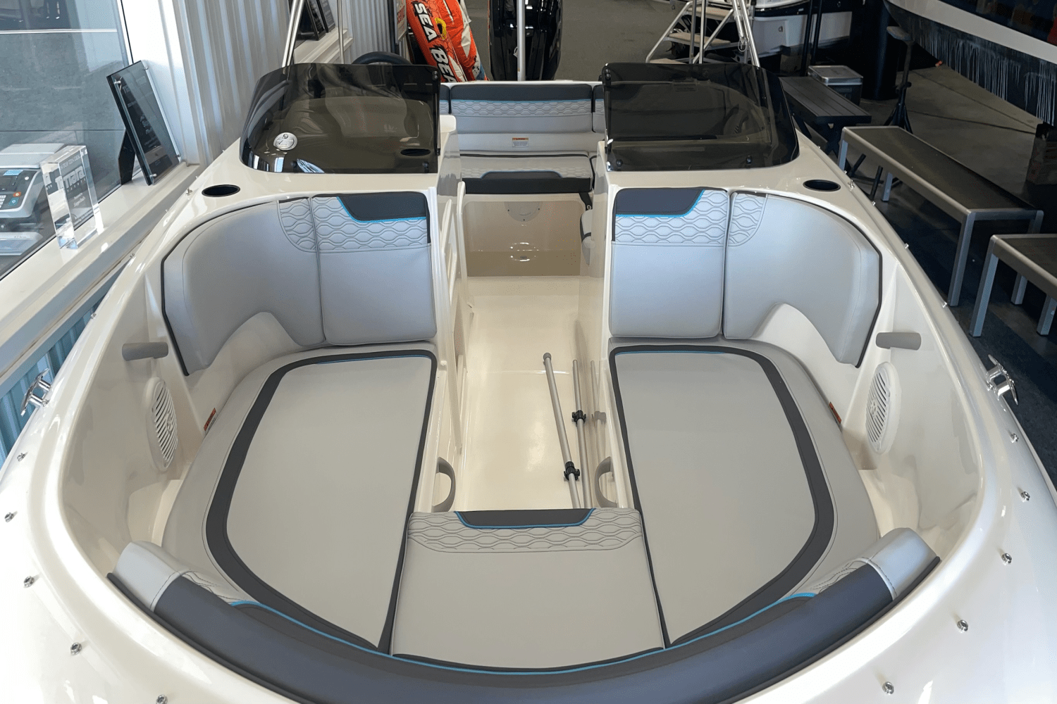 2025 Bayliner M17 Image Thumbnail #5