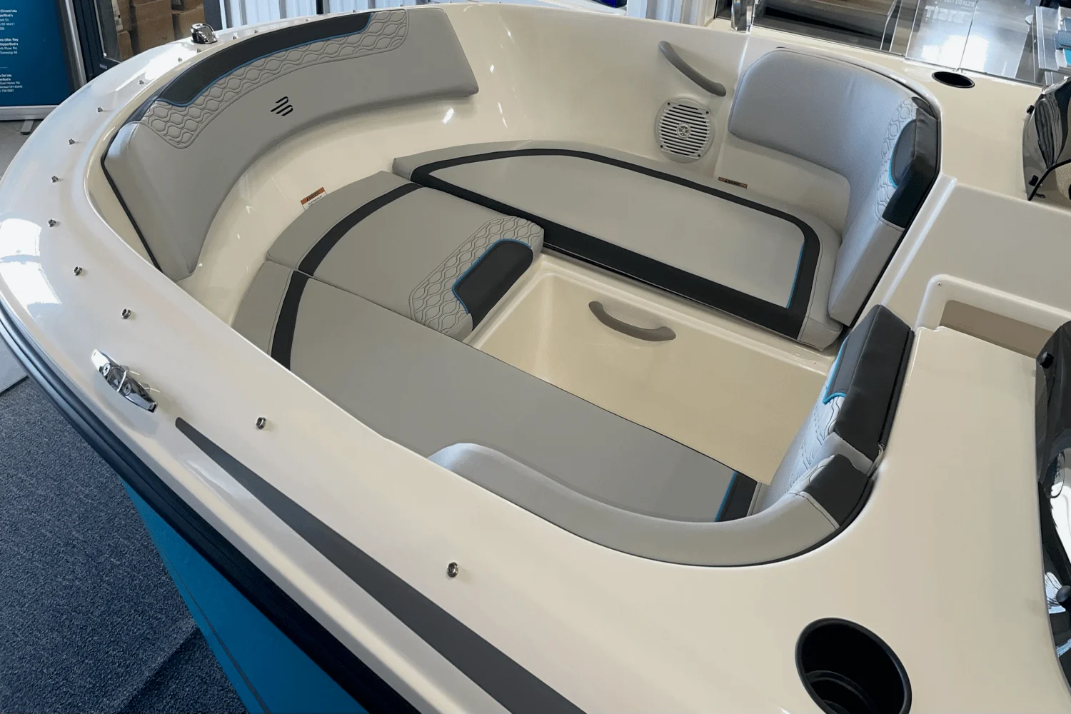 2025 Bayliner M17 Image Thumbnail #4